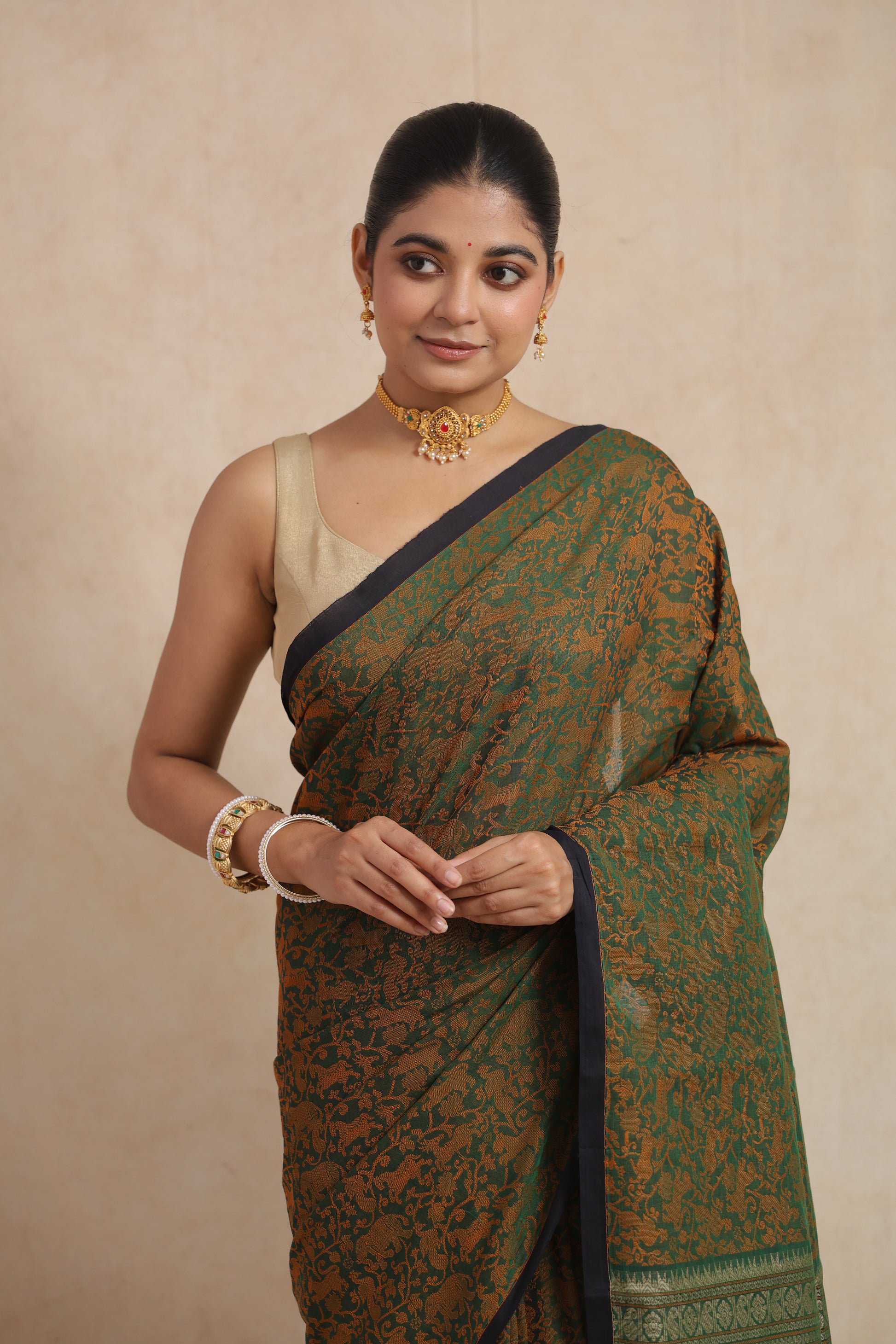 Elegant look in emerald green Kanchipuram cotton saree
