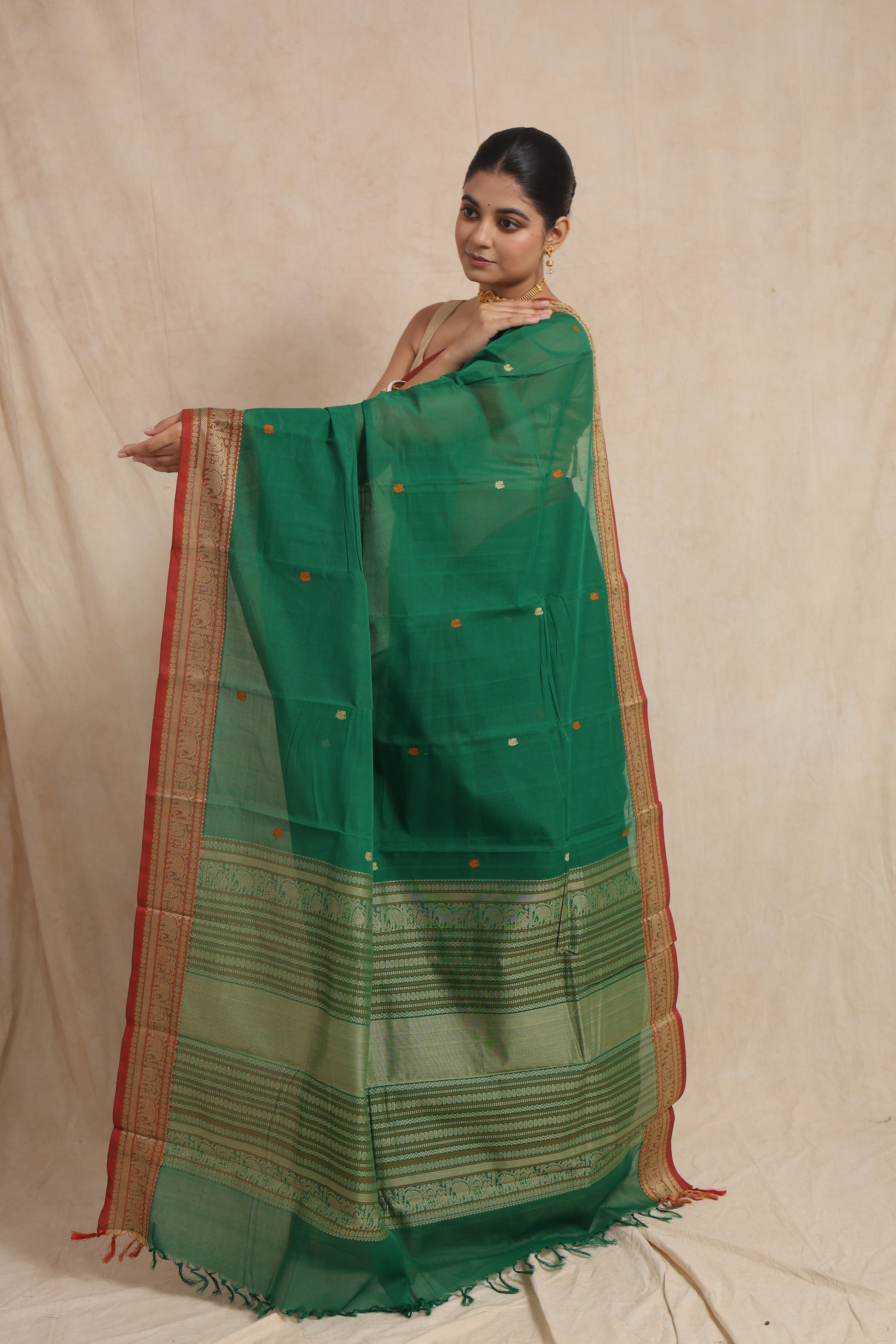 Pallu display of emerald green Kanchipuram cotton saree