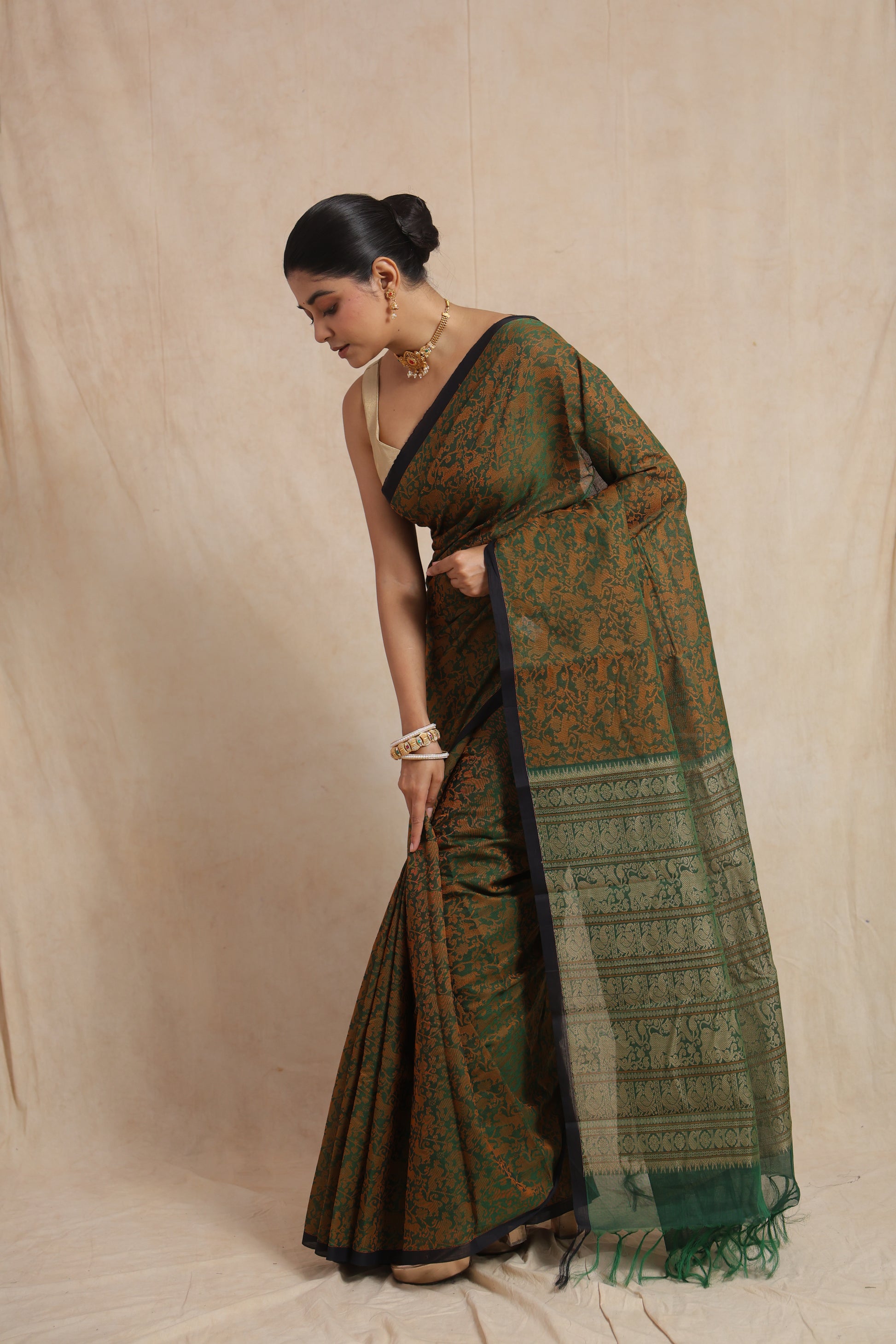 Side drape view of emerald green Kanchipuram cotton saree