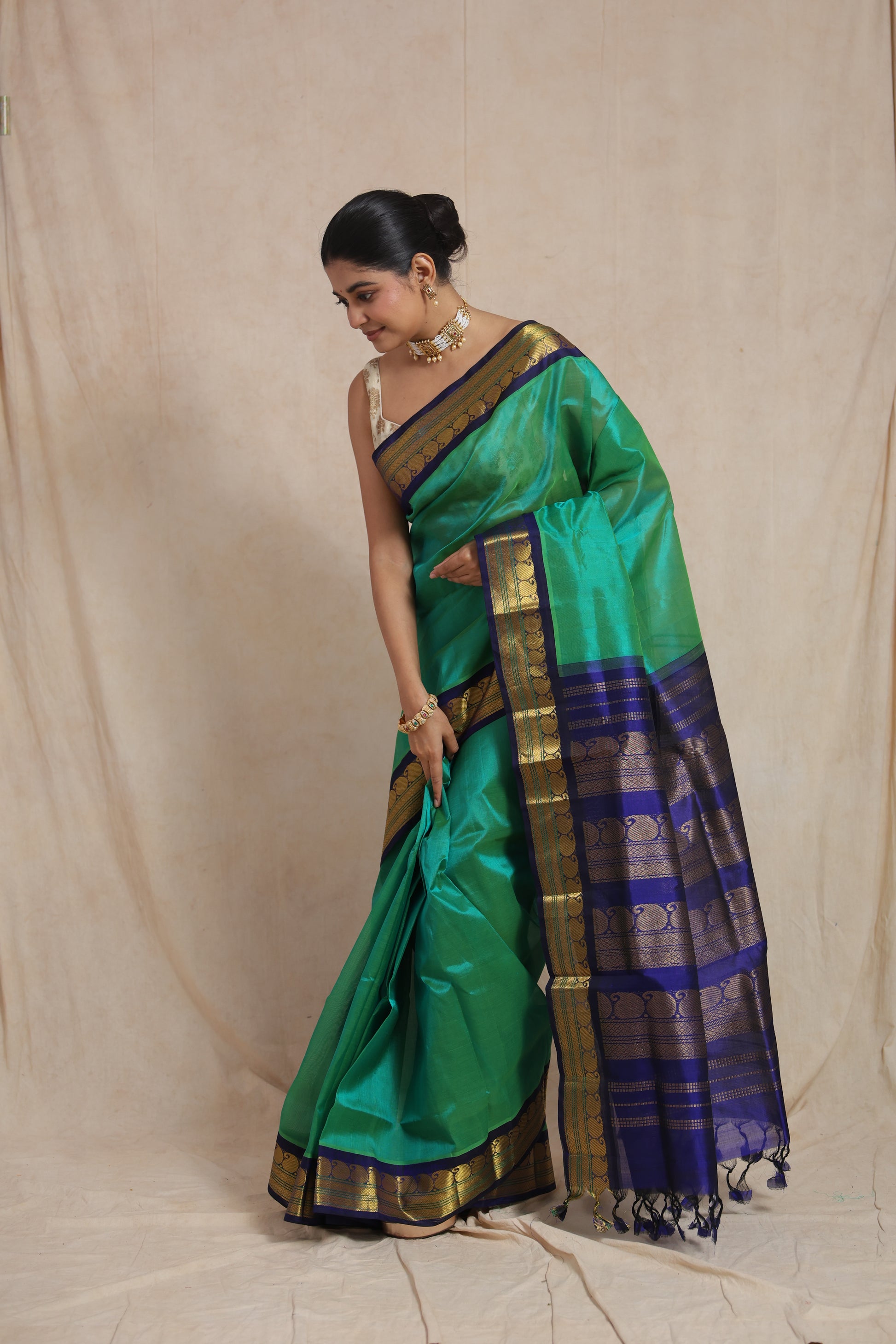Styled look of emerald green Kanchipuram Sico saree with rich woven pallu