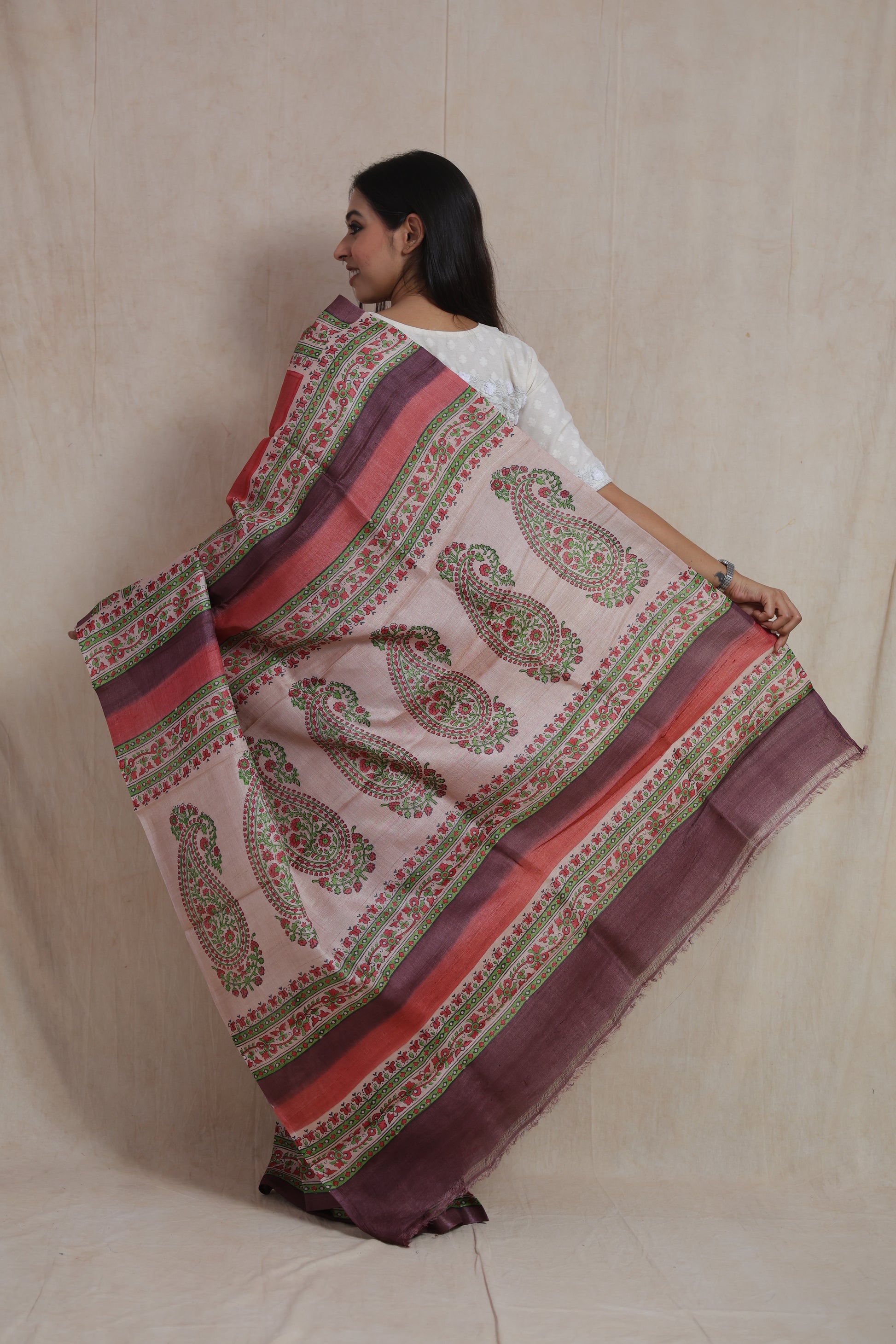 Back pallu view of Tussar saree with floral paisley motifs