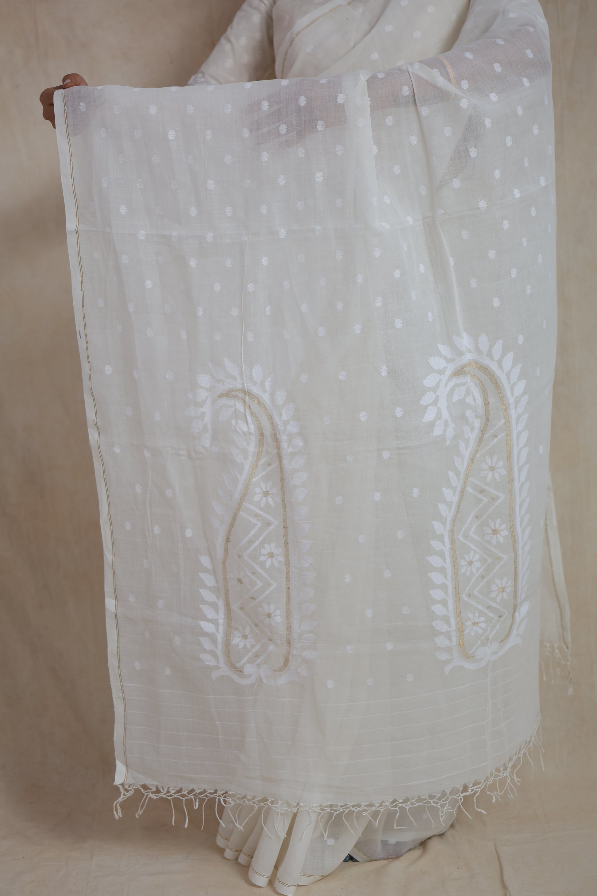 Detailed view of woven pallu design on off-white Bengal Fulia cotton saree with delicate handcrafted motifs