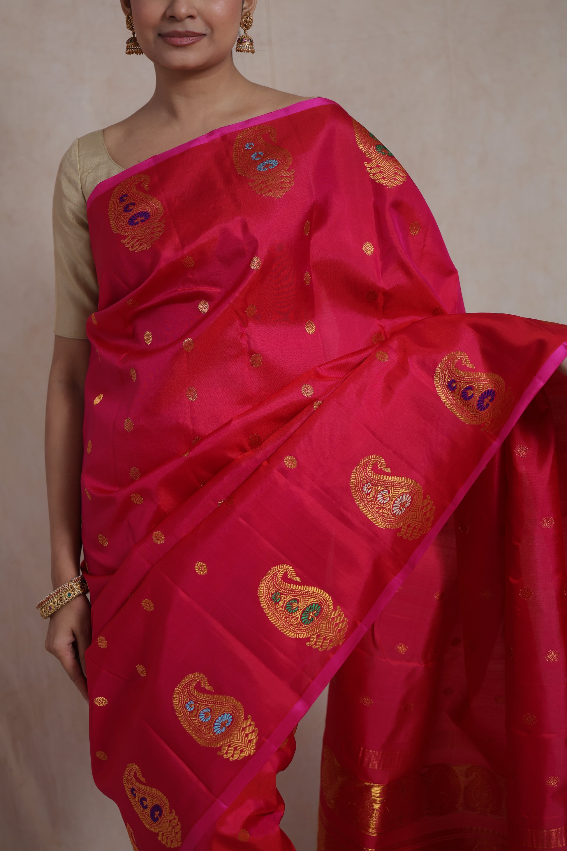 Close-up of rani pink Gadwal silk saree with intricate paisley woven motifs