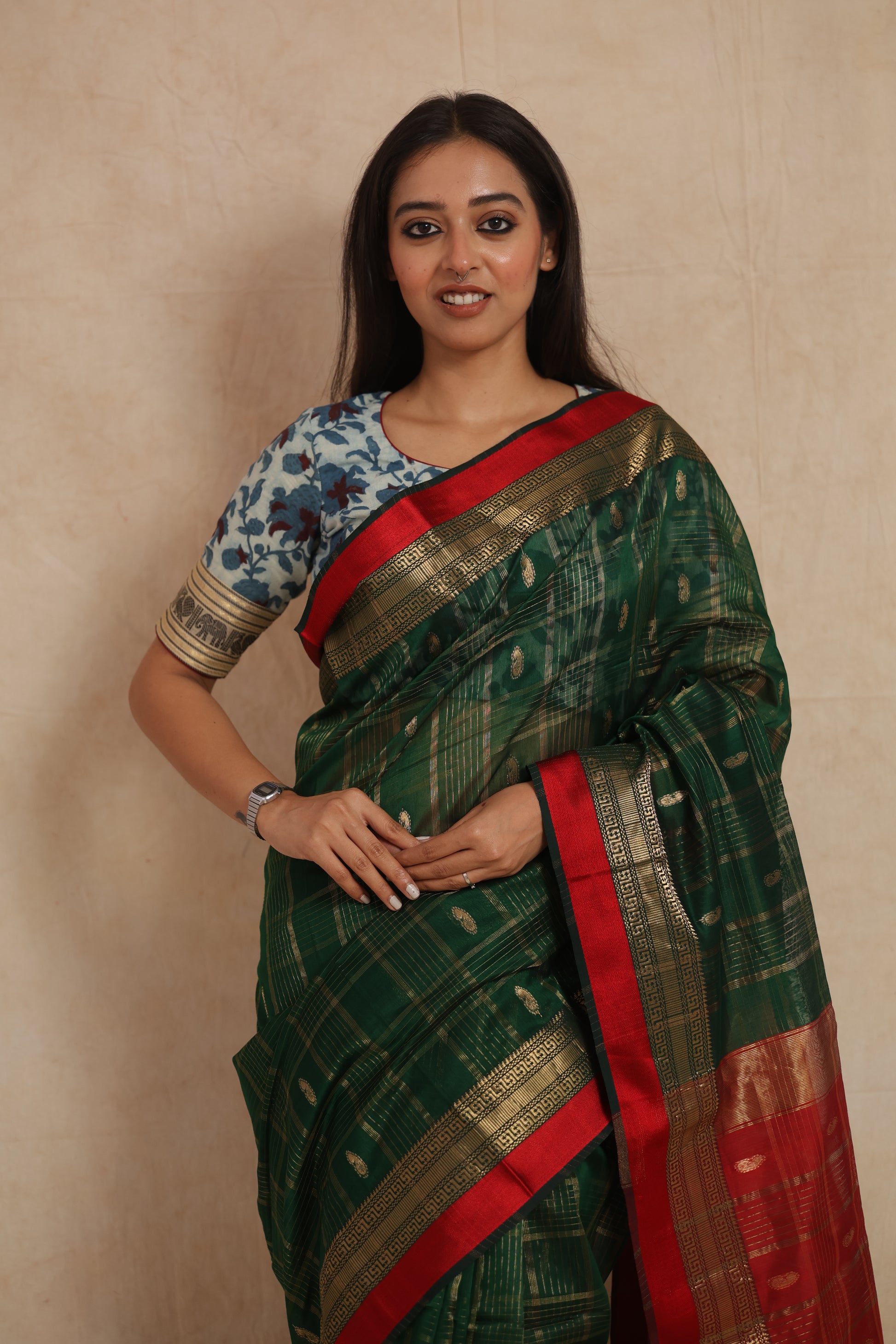 Portrait view of green Maheshwari cotton saree with crimson red border