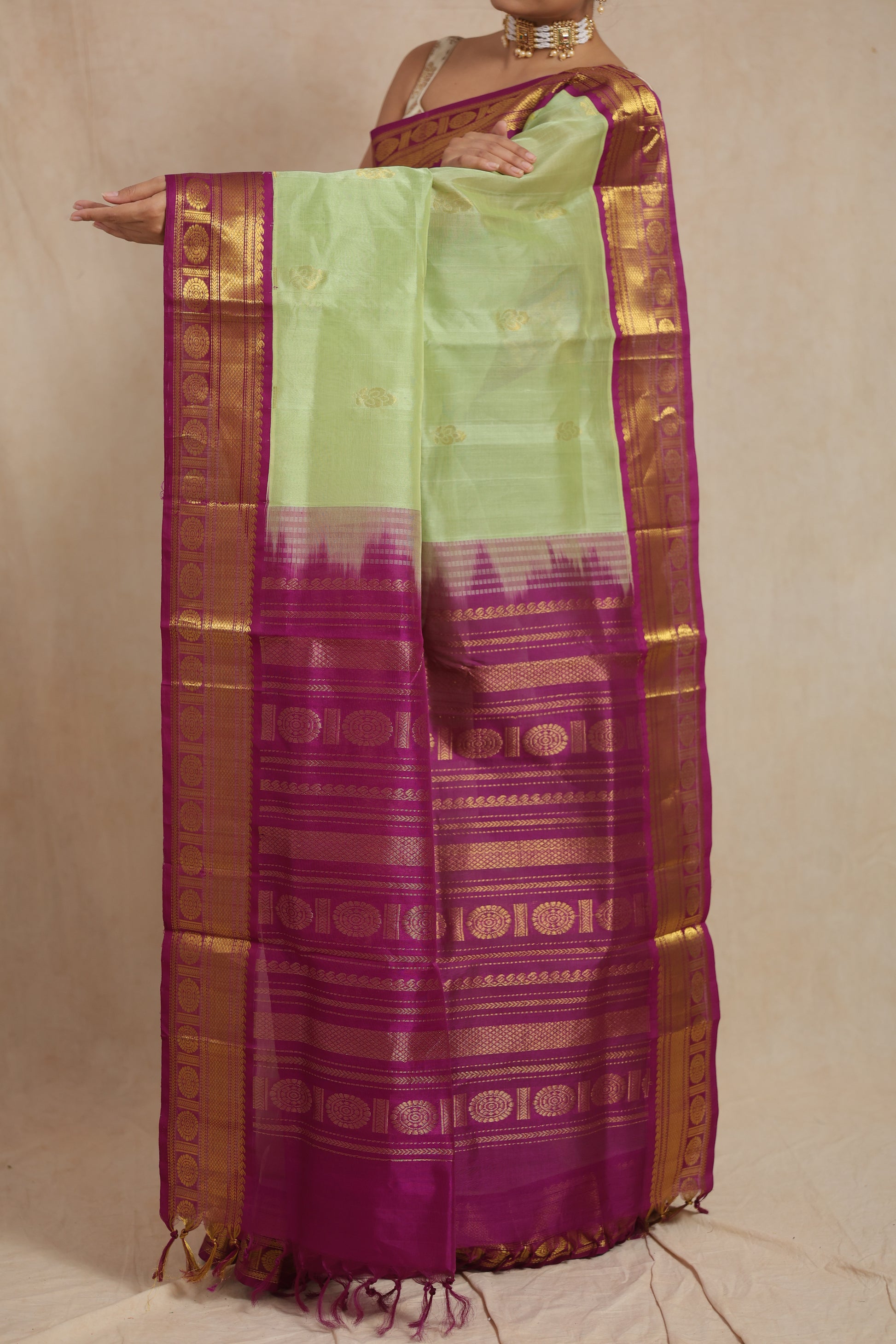 Rich woven pallu display of pastel green Kanchipuram Sico saree