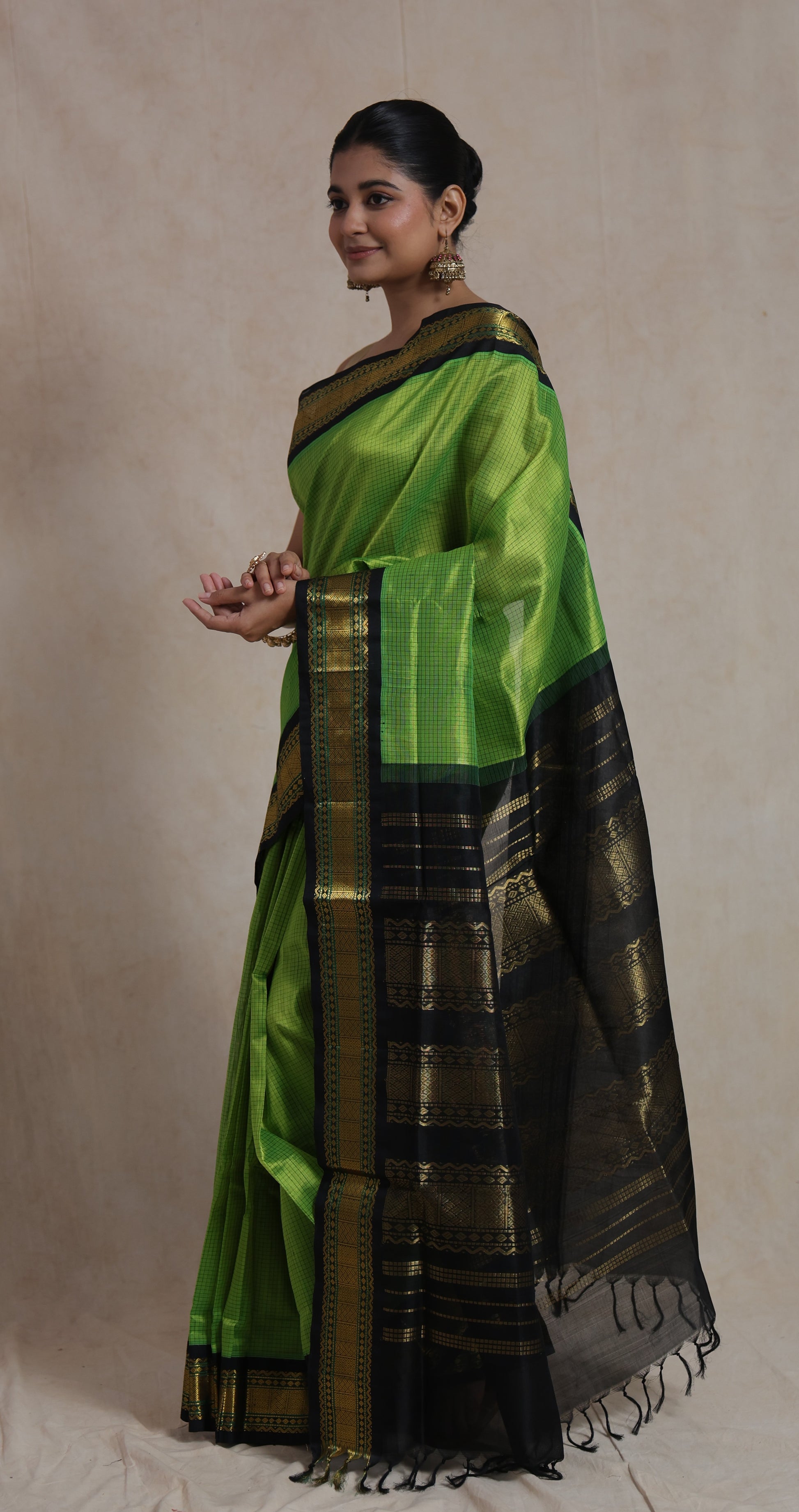 green-silk-cotton-saree-side-view-jpg_74631b95-d2c0-47d4-9ac5-872b1fcdecb5