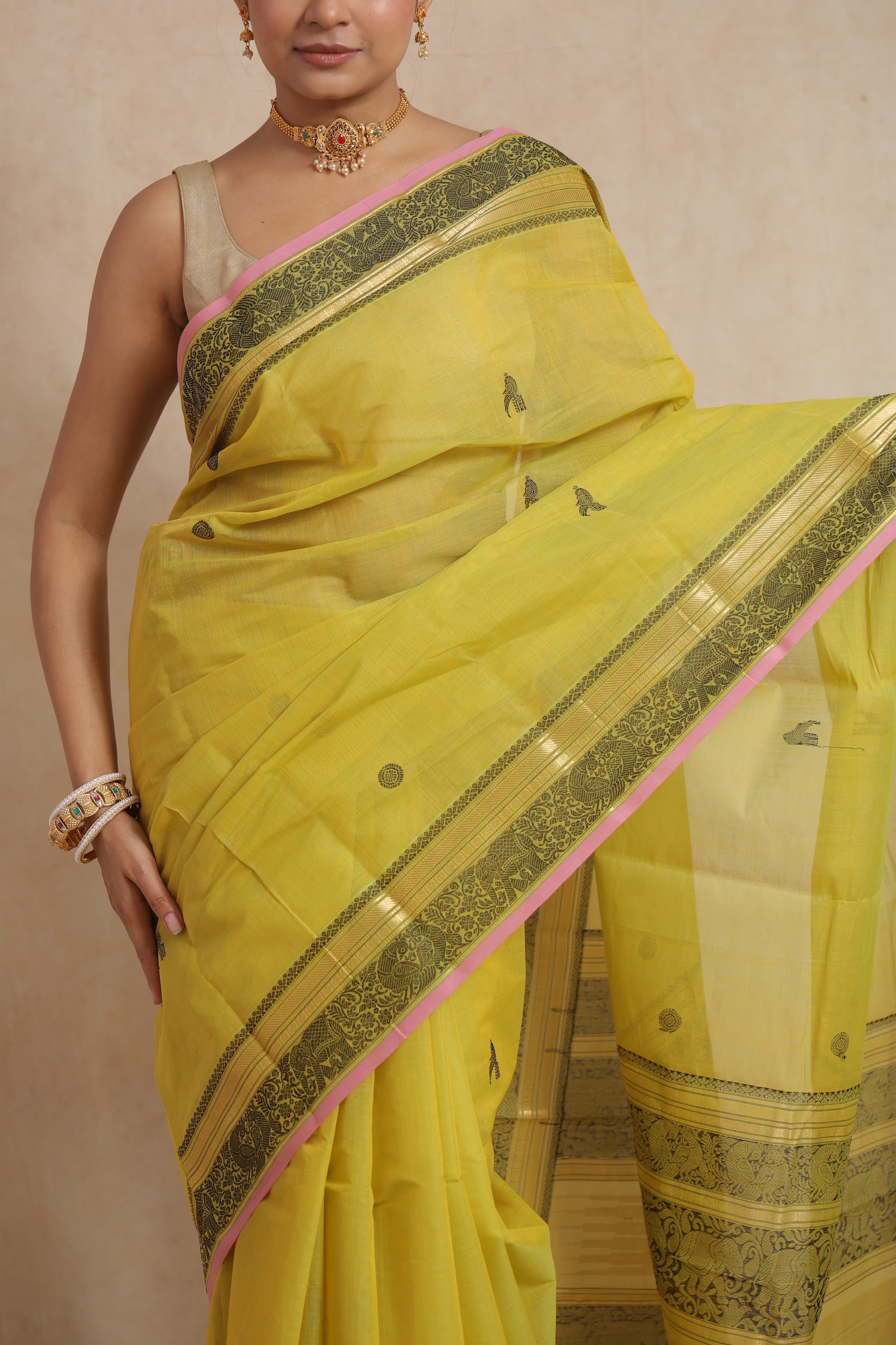 Back pallu display of greenish yellow Kanchipuram cotton saree