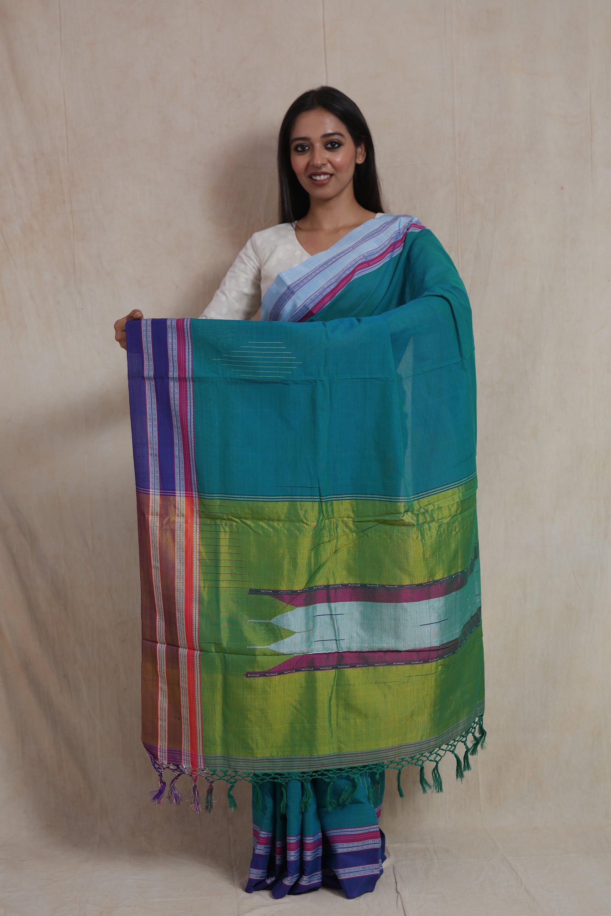 Full pallu display of handwoven teal green Ilkal saree with tassels