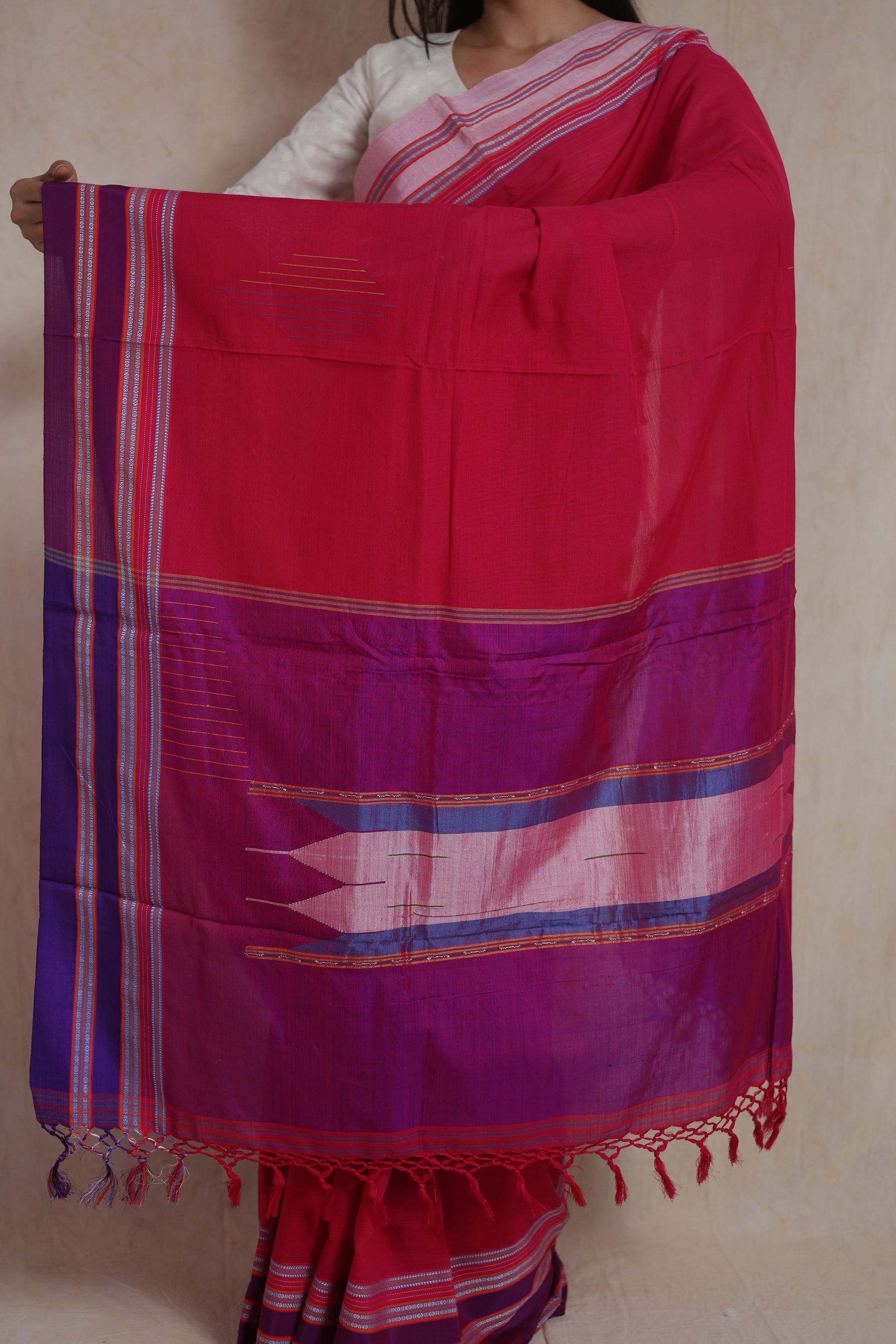 Full pallu display of handwoven Ilkal saree with traditional striped detailing