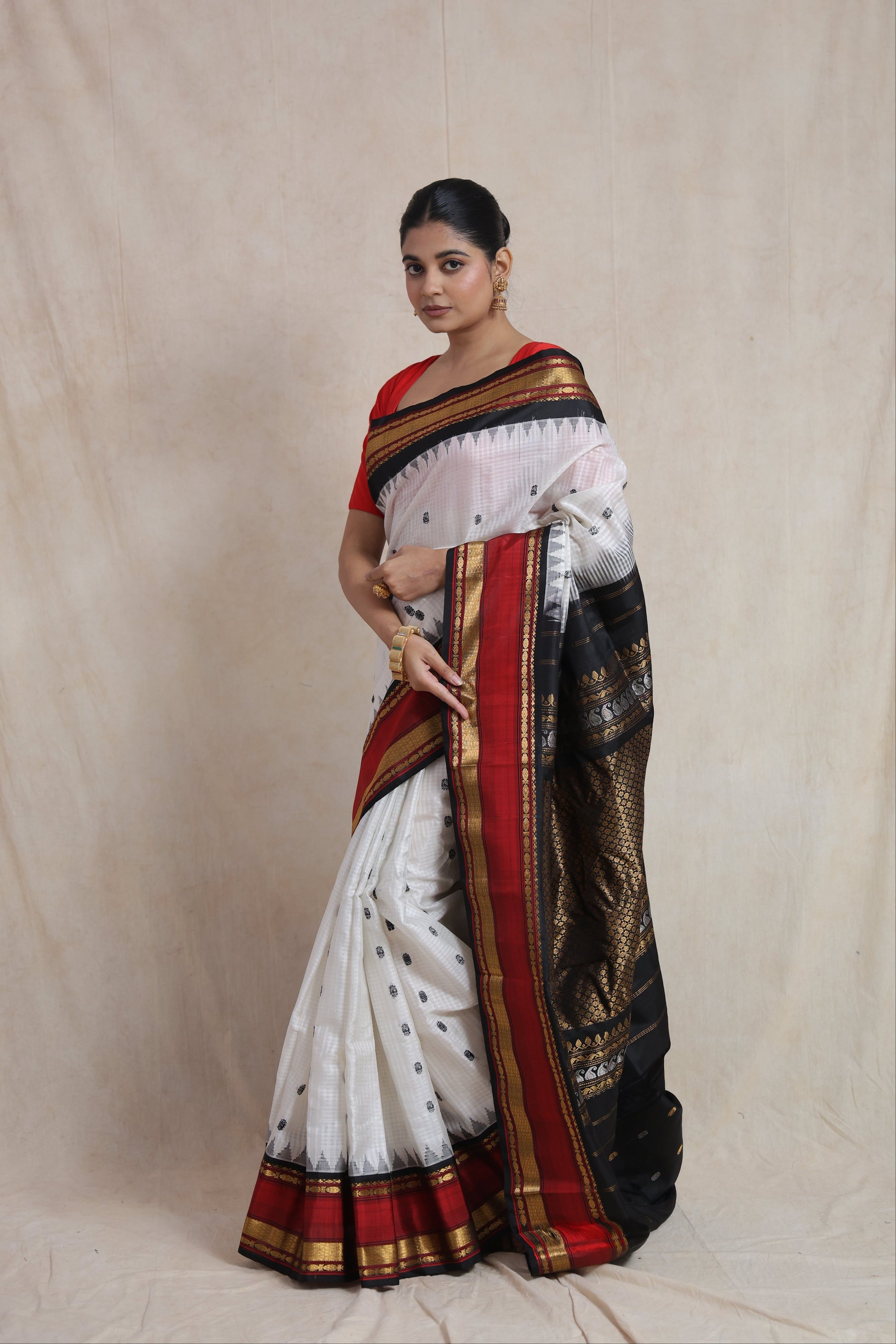 Handwoven white Gadwal silk saree with black zari pallu front view