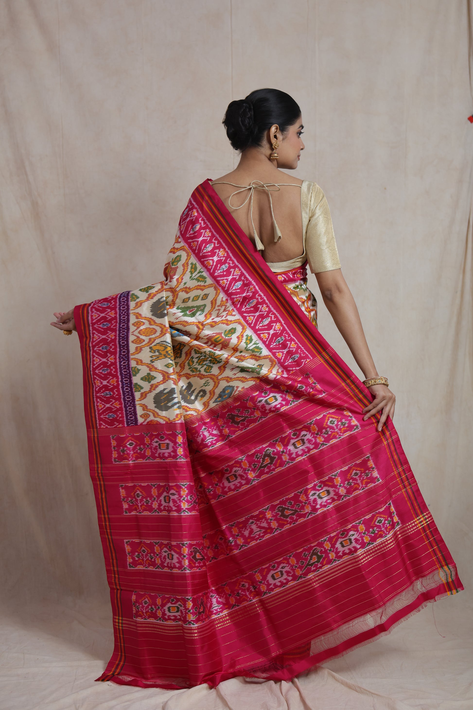 Back view of ivory Pochampally silk saree with vibrant pink pallu