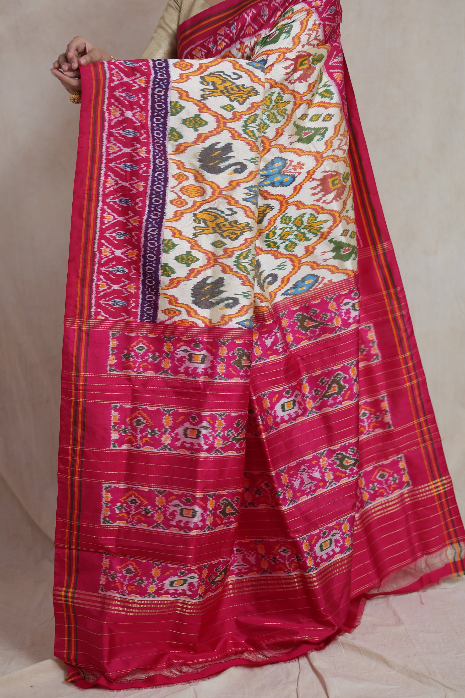 Elegant pallu display of ivory Pochampally silk saree with woven patterns