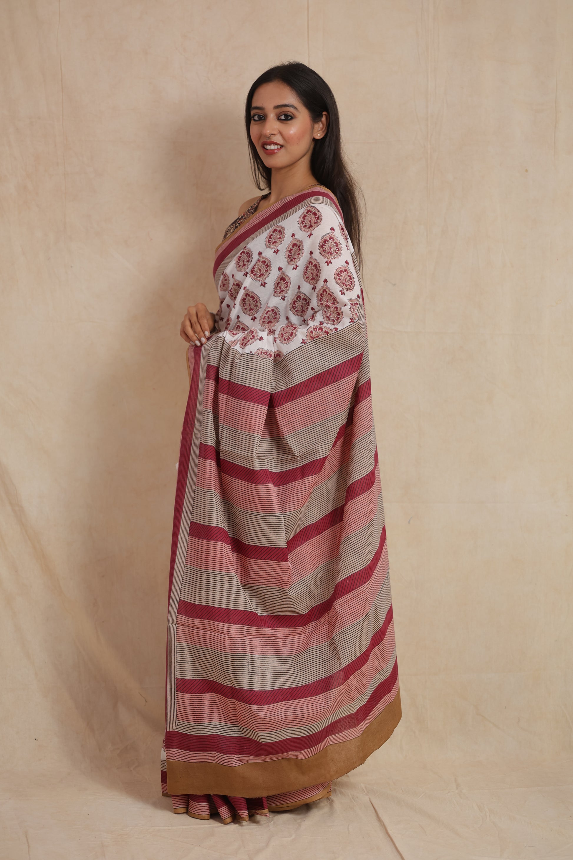 Side profile of ivory white Sanghnaree cotton saree with striped pallu