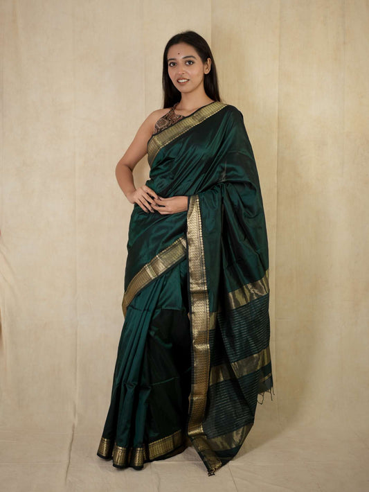 HANDWOVEN GREEN & BLACK DUAL TONE COLOUR MAHESWARI SILK SAREE WITH 84 CM BLOUSE PIECE