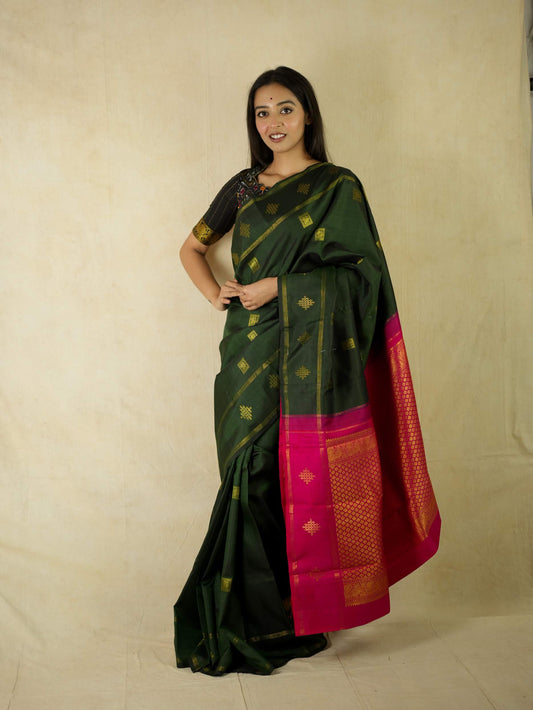 HANDWOVEN GREEN COLOUR KANJEEVARAM SAREE WITH 70 CM BLOUSE PIECE