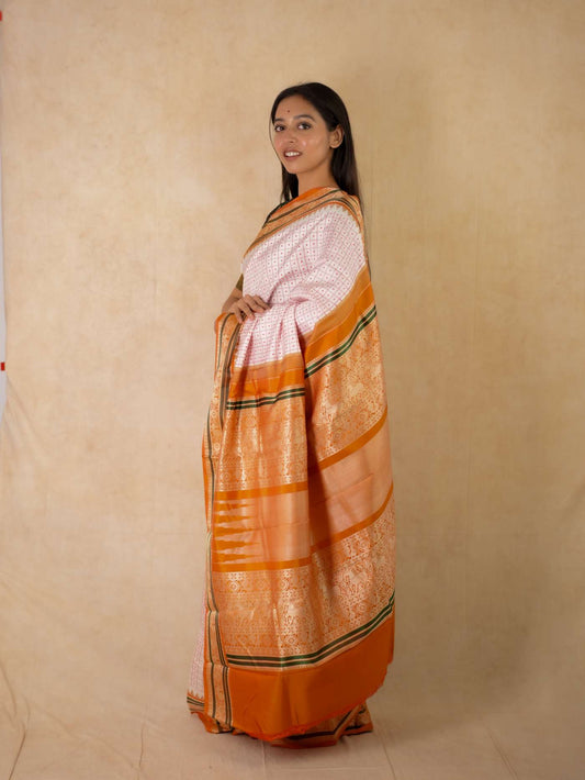 HANDWOVEN OFF-WHITE COLOUR KANJEEVARAM SILK SAREE WITH 80 CM BLOUSE PIECE