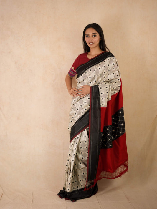 HANDWOVEN OFF-WHITE POCHAMPALLY SILK SAREE WITH 66 CM BLOUSE PIECE