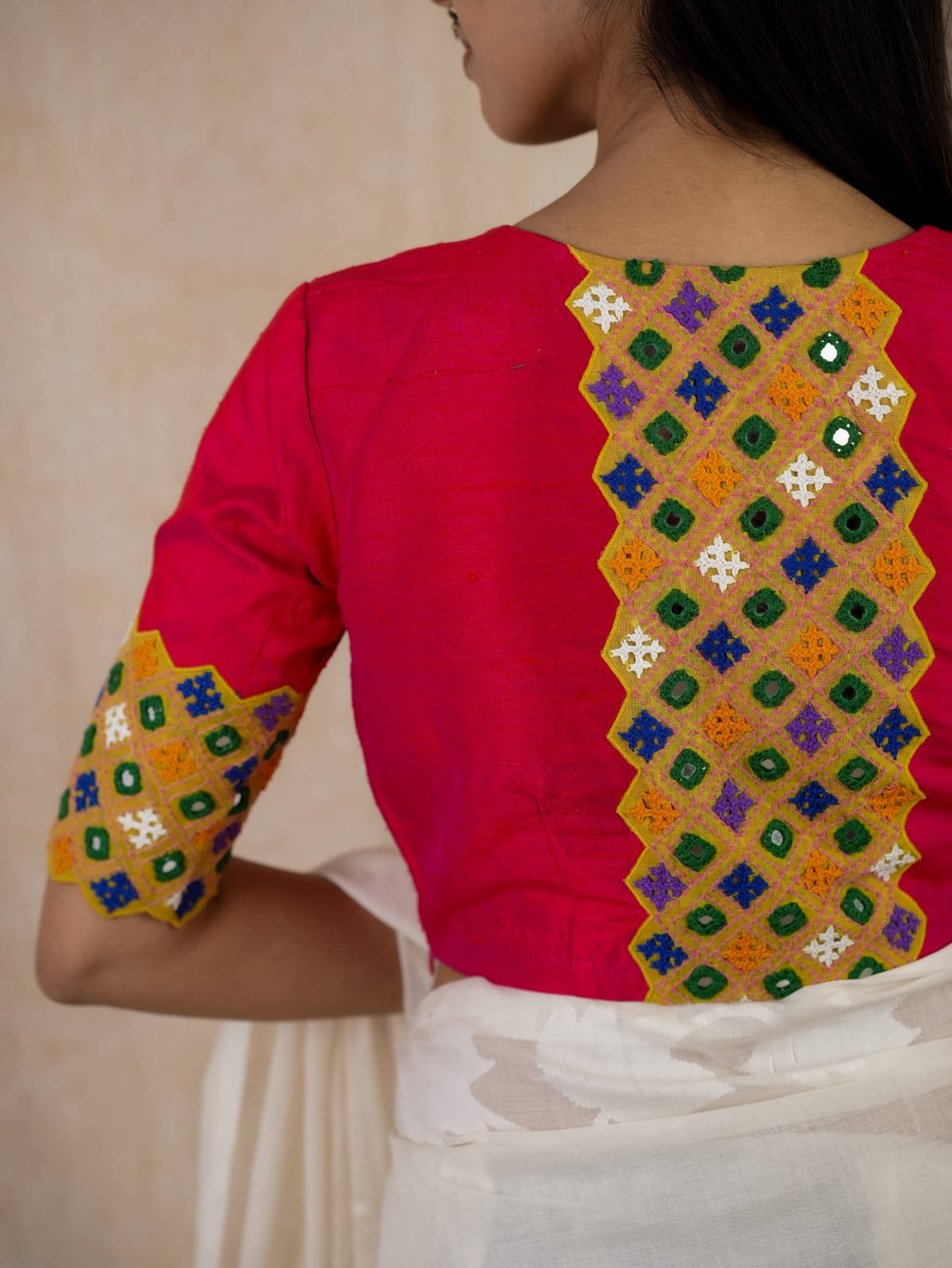 Joyee Kolkata ABEERA variable product showcasing different color and style options on display.
