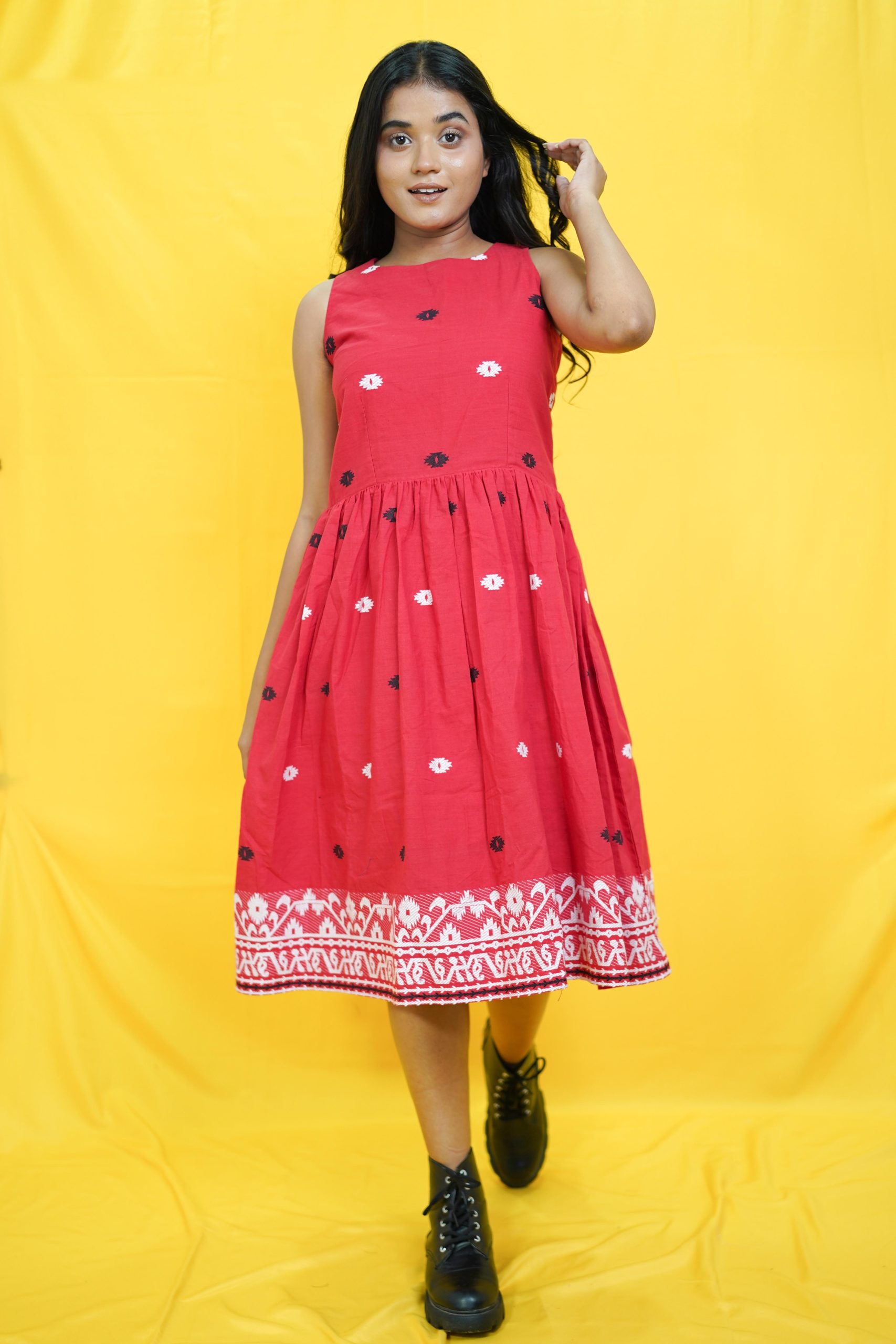 Joyee Kolkata ABHAA variable product with multiple options, featuring a colorful and intricate design on a fabric surface.