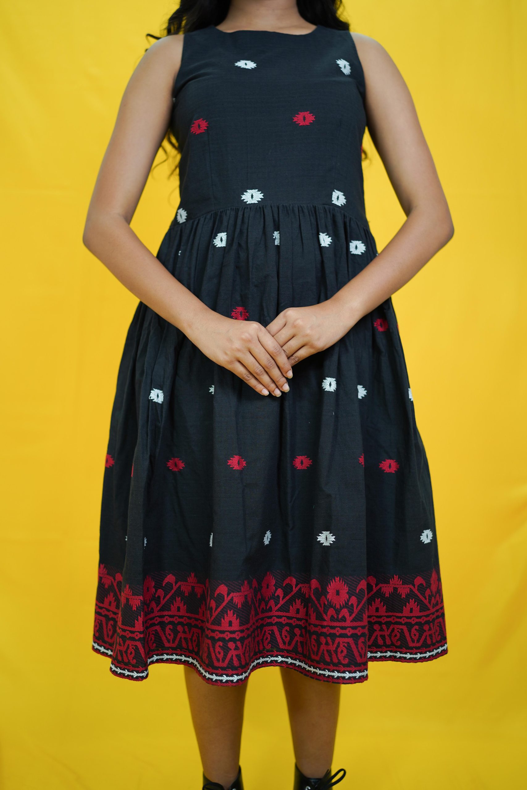 Joyee Kolkata ABHAA variable product with multiple styles and colors, showcasing its versatile design and vibrant appearance.