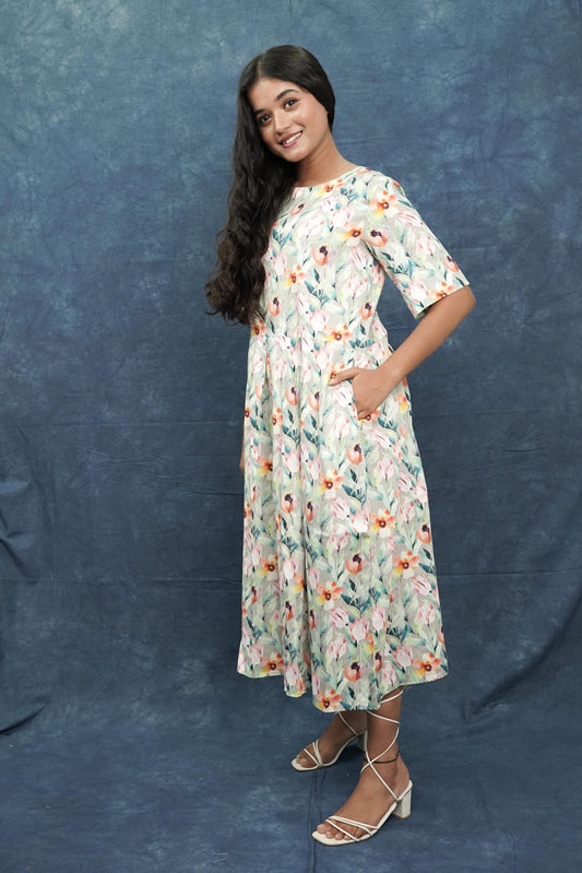 Joyee Kolkata Abhinya variable product featuring intricate design and vibrant colors, showcasing craftsmanship and detailed patterns.