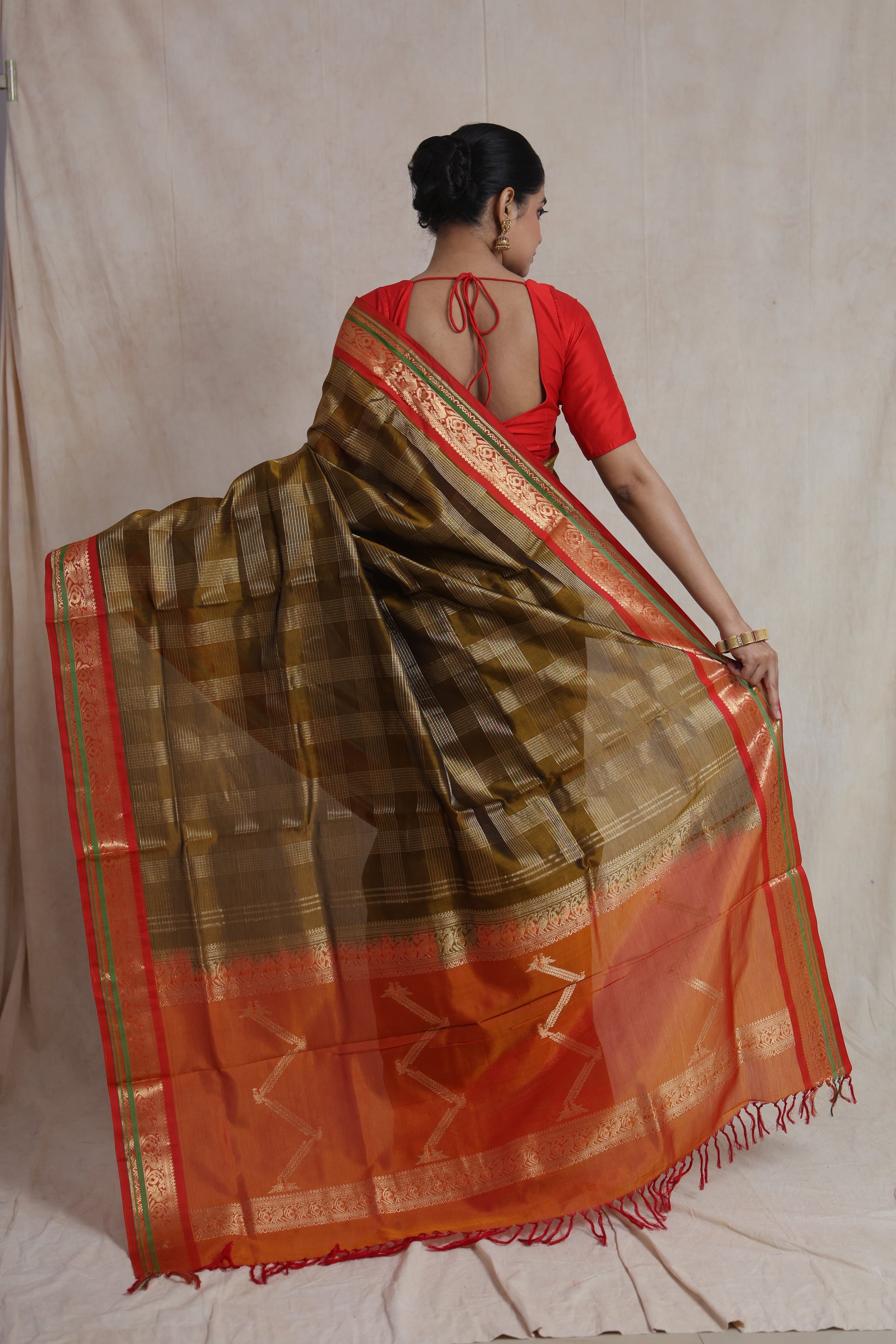 Back view of Kanchipuram silk cotton saree with contrast orange pallu
