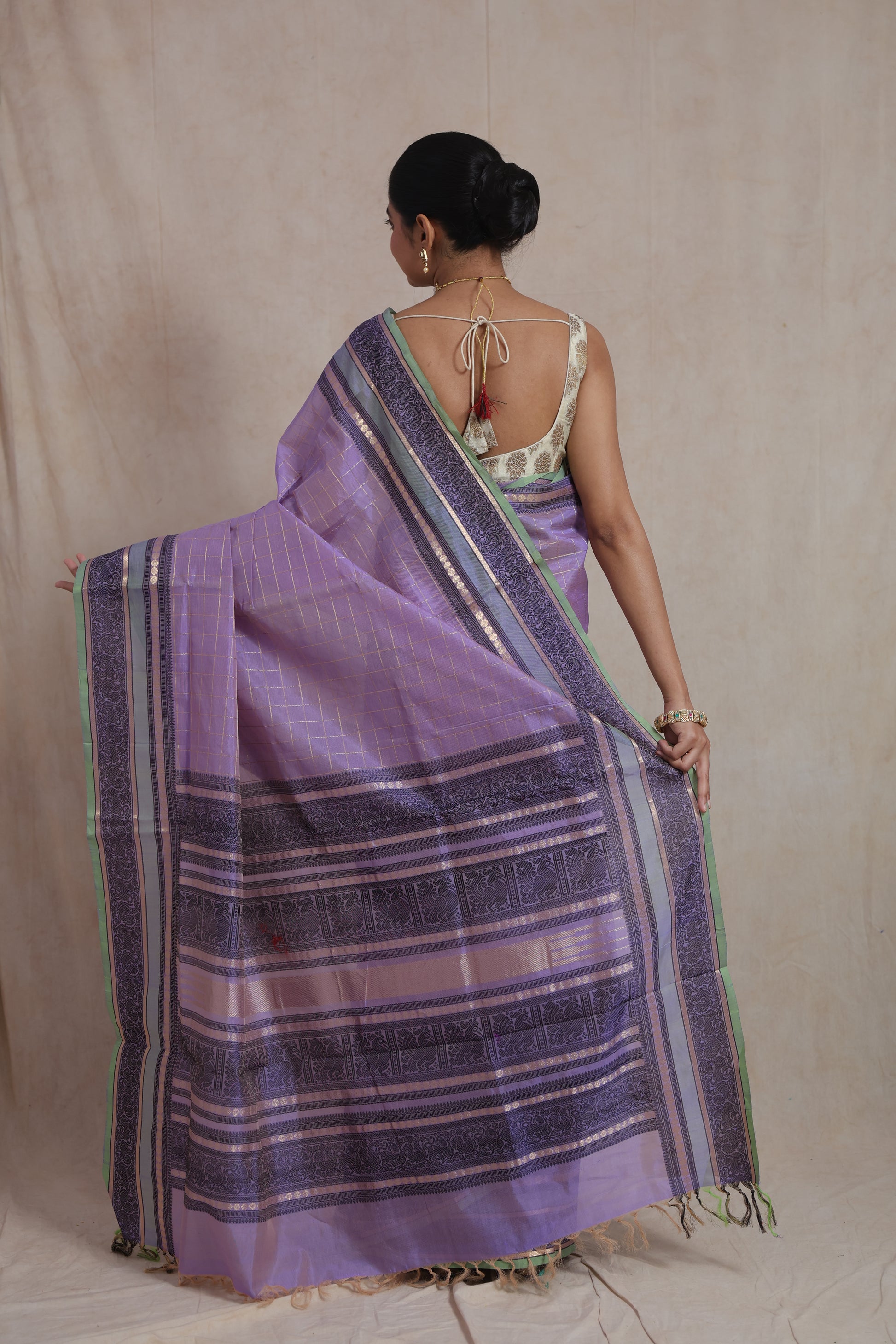 Back view of lavender Kanchipuram silk cotton saree with detailed woven pallu