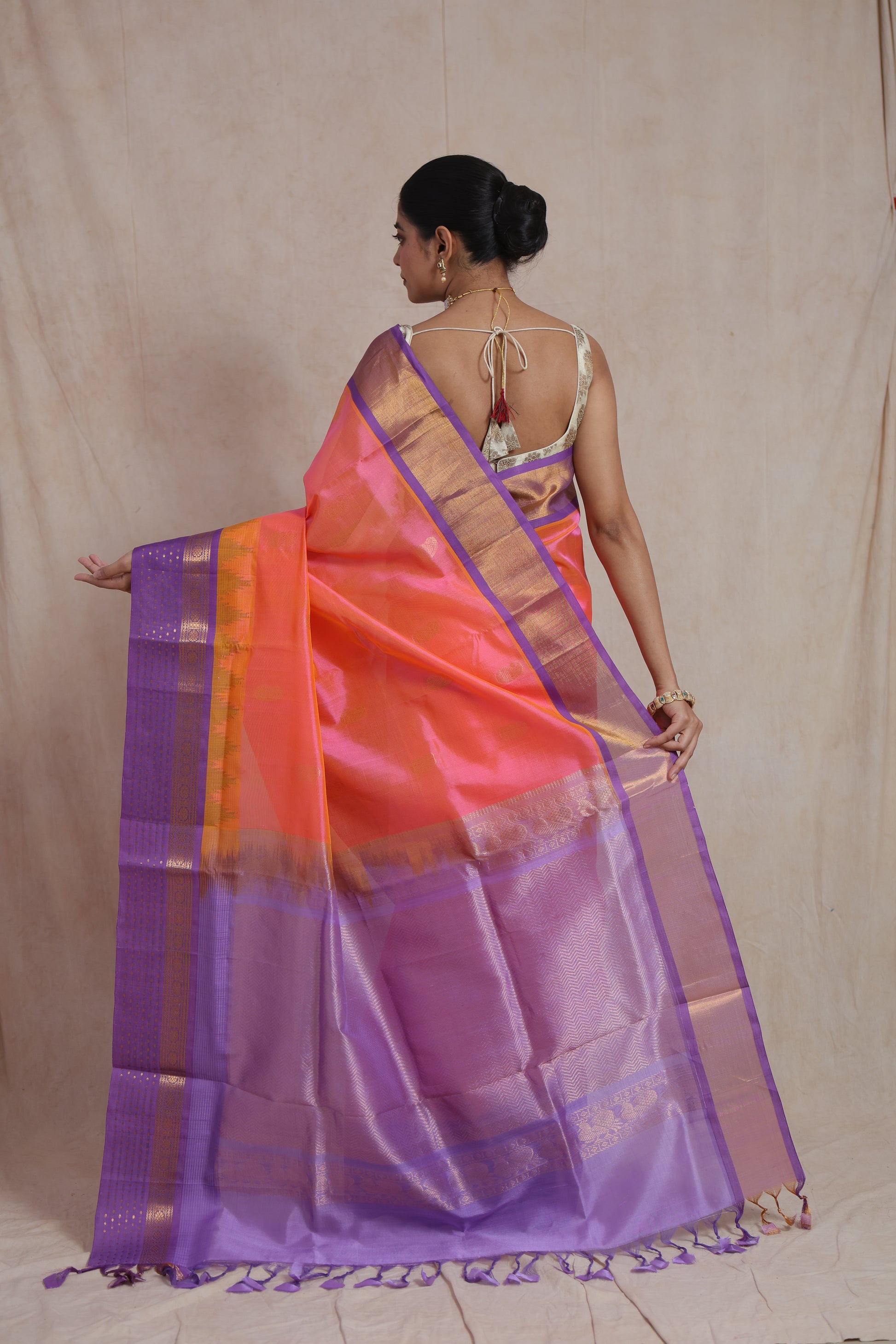 Back view of lavender pallu on coral pink Kanchipuram saree