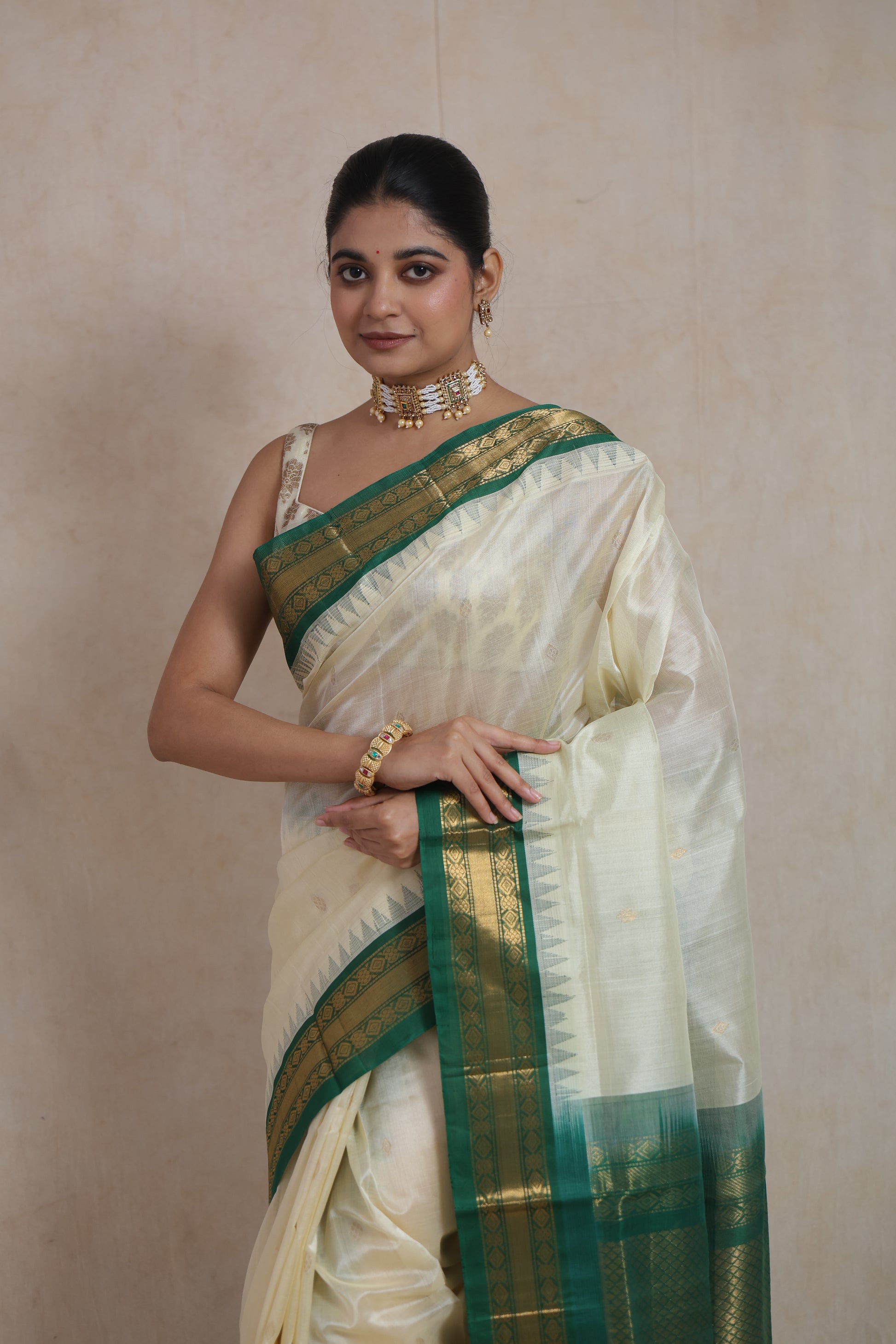 Flatlay of emerald green woven pallu on Kanchipuram silk cotton saree
