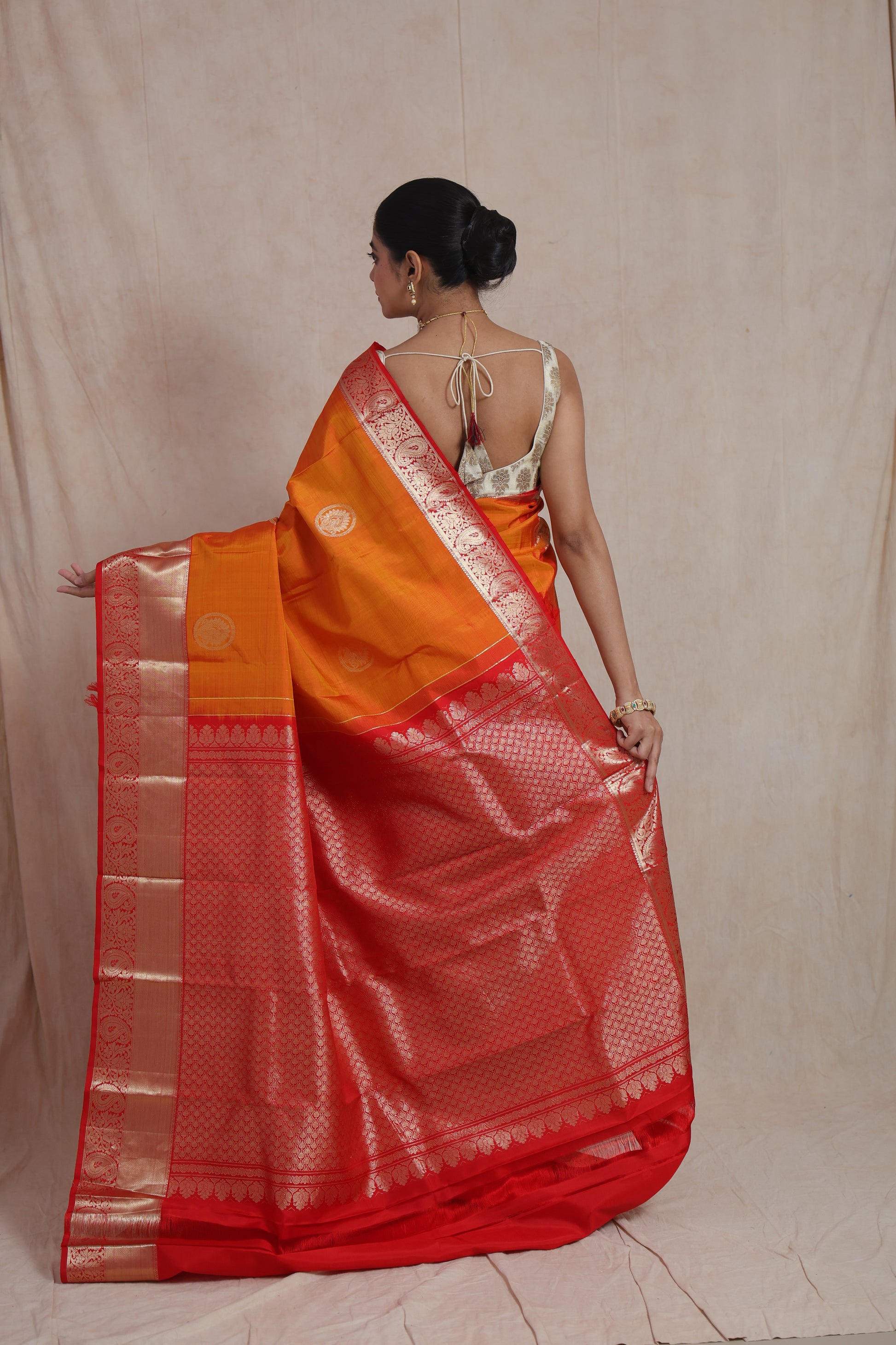 kanjivaram-silk-saree-back-view-red-pallu-1B1A0569-jpg