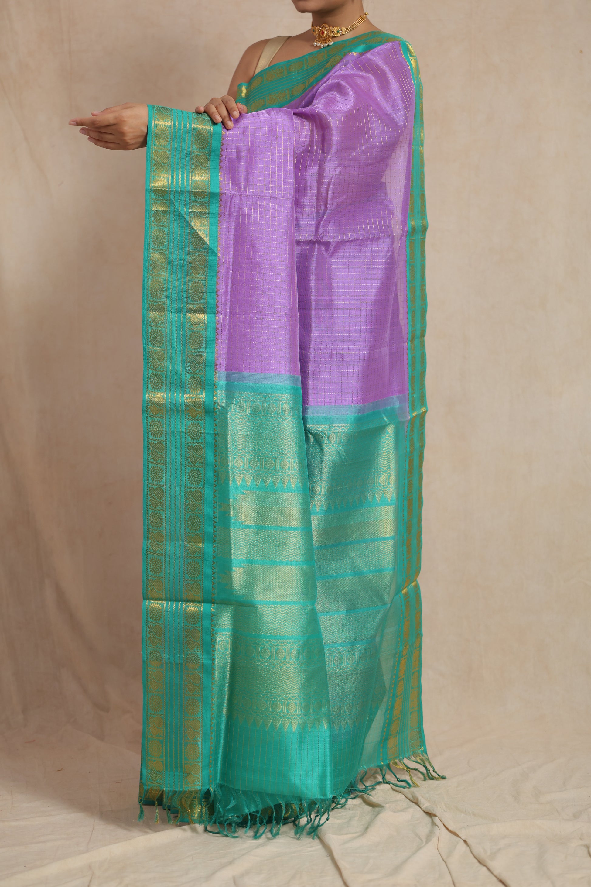 Detailed pallu view of lavender Kanchipuram Sico saree with intricate woven motifs