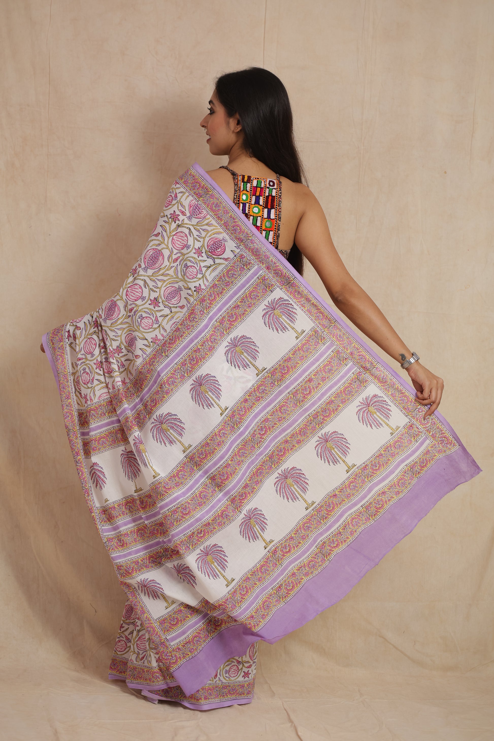 Back pallu display of lilac floral Sanghnaree cotton saree