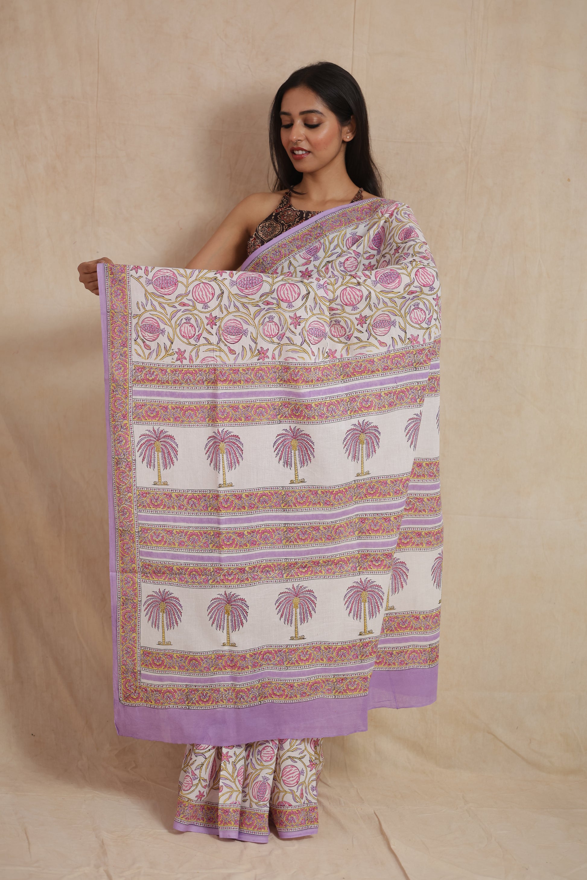 Fabric and border detailing of lilac Sanghnaree cotton saree