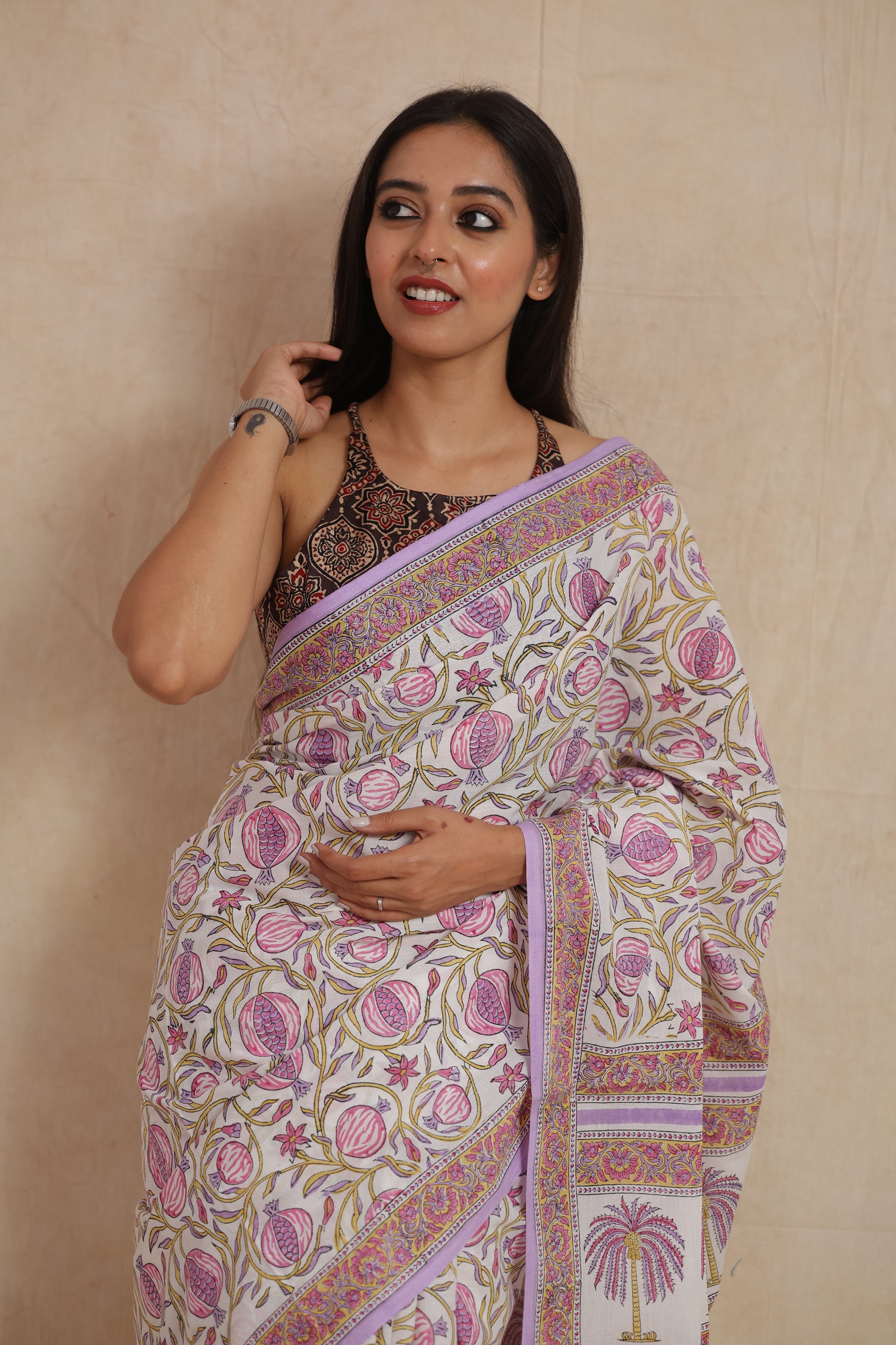 Detailed pallu design of lilac Sanghnaree cotton saree with floral borders