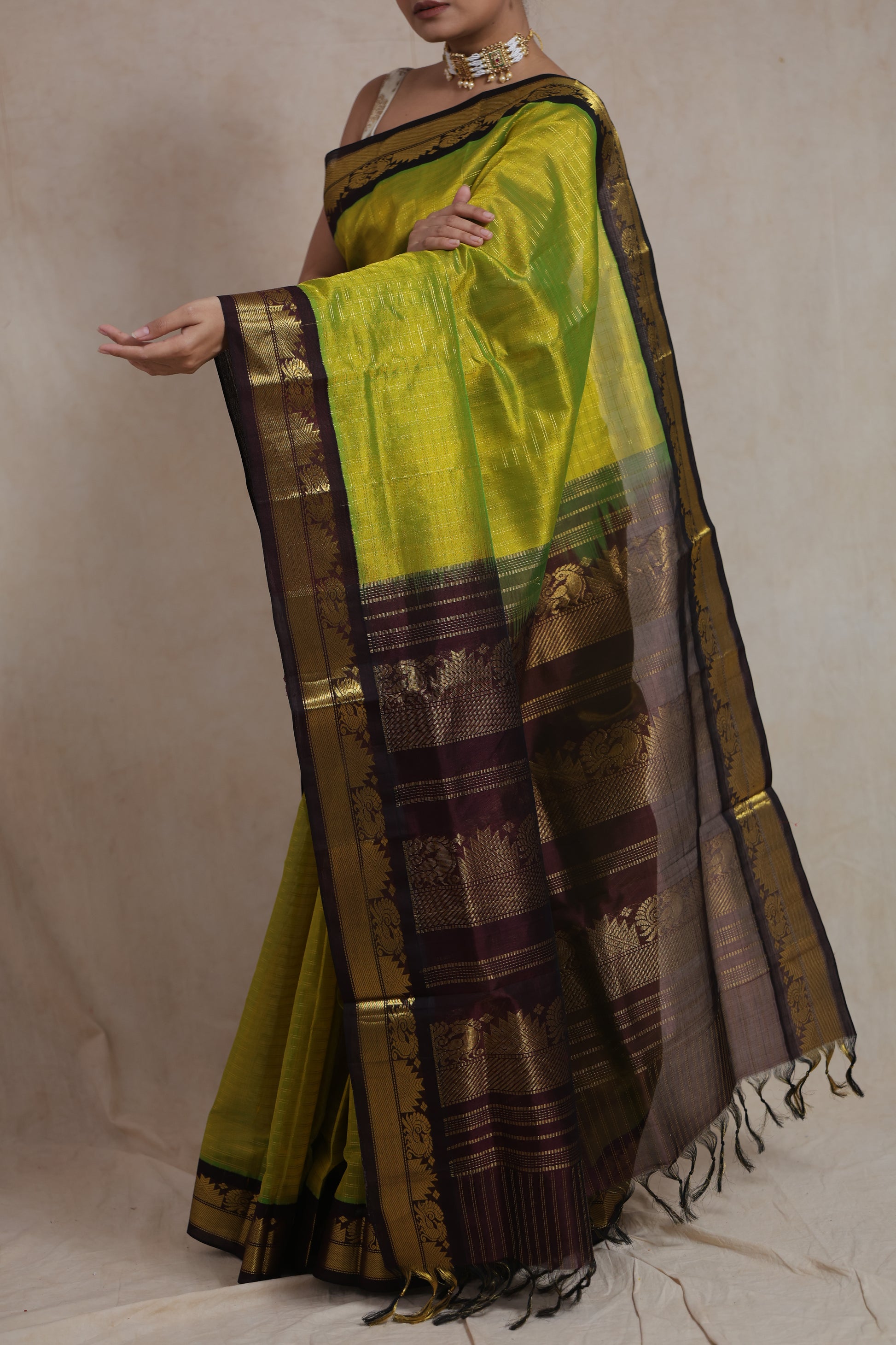 Elegant pallu display of lime green Kanchipuram Sico saree