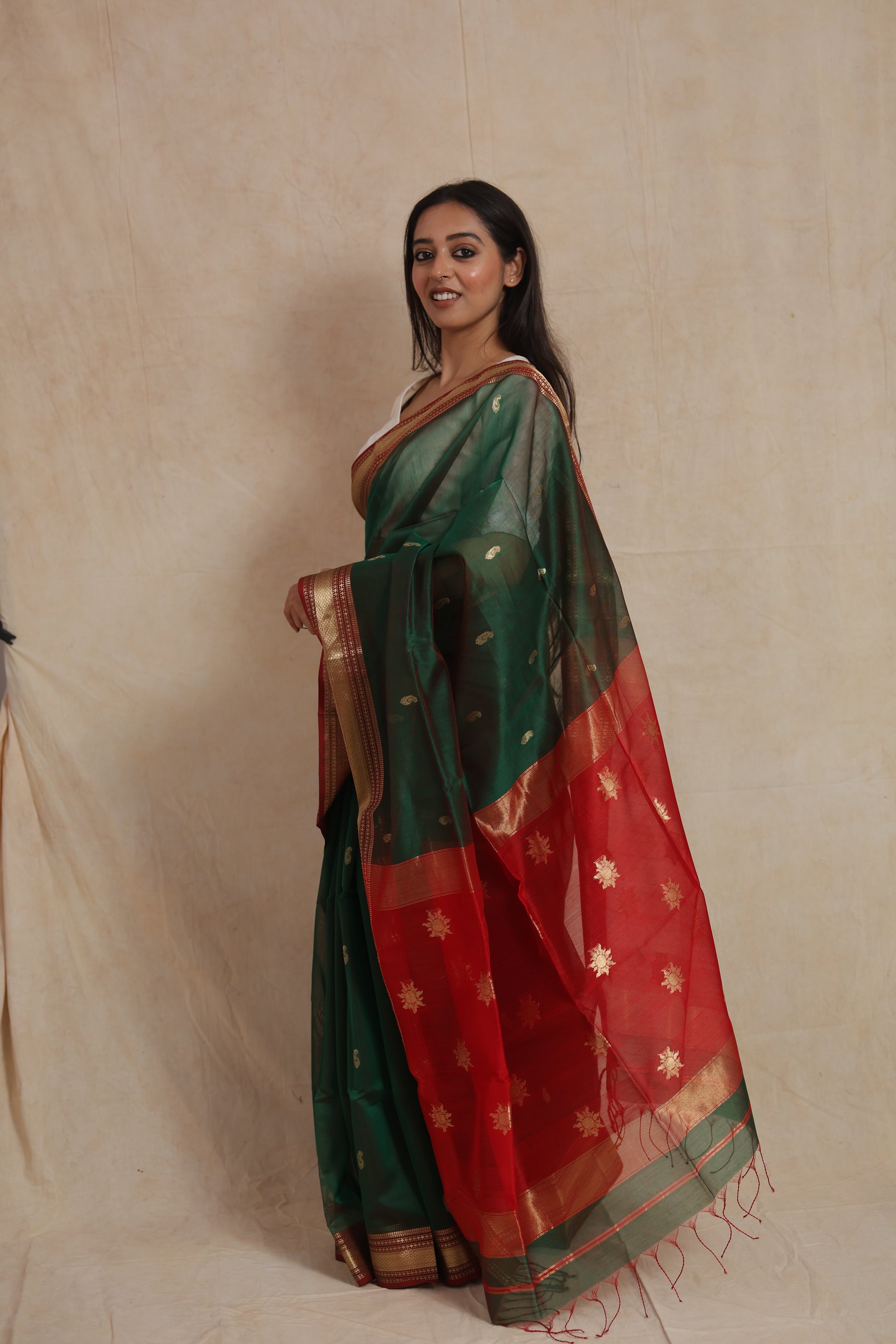 ide profile of bottle green Maheshwari silk cotton saree with red contrast pallu and tassels