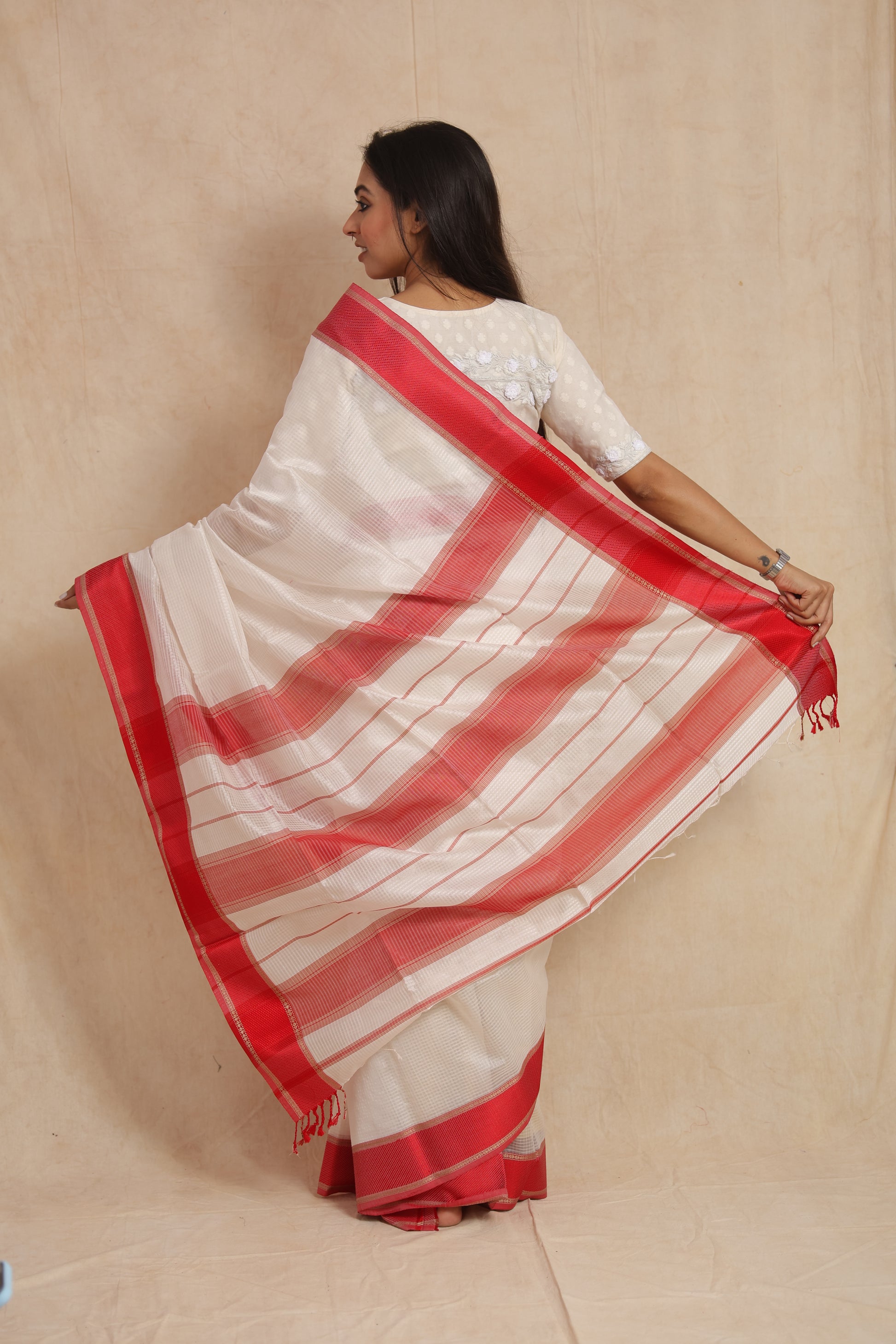Back drape view of ivory white Maheshwari handloom silk saree with woven red border