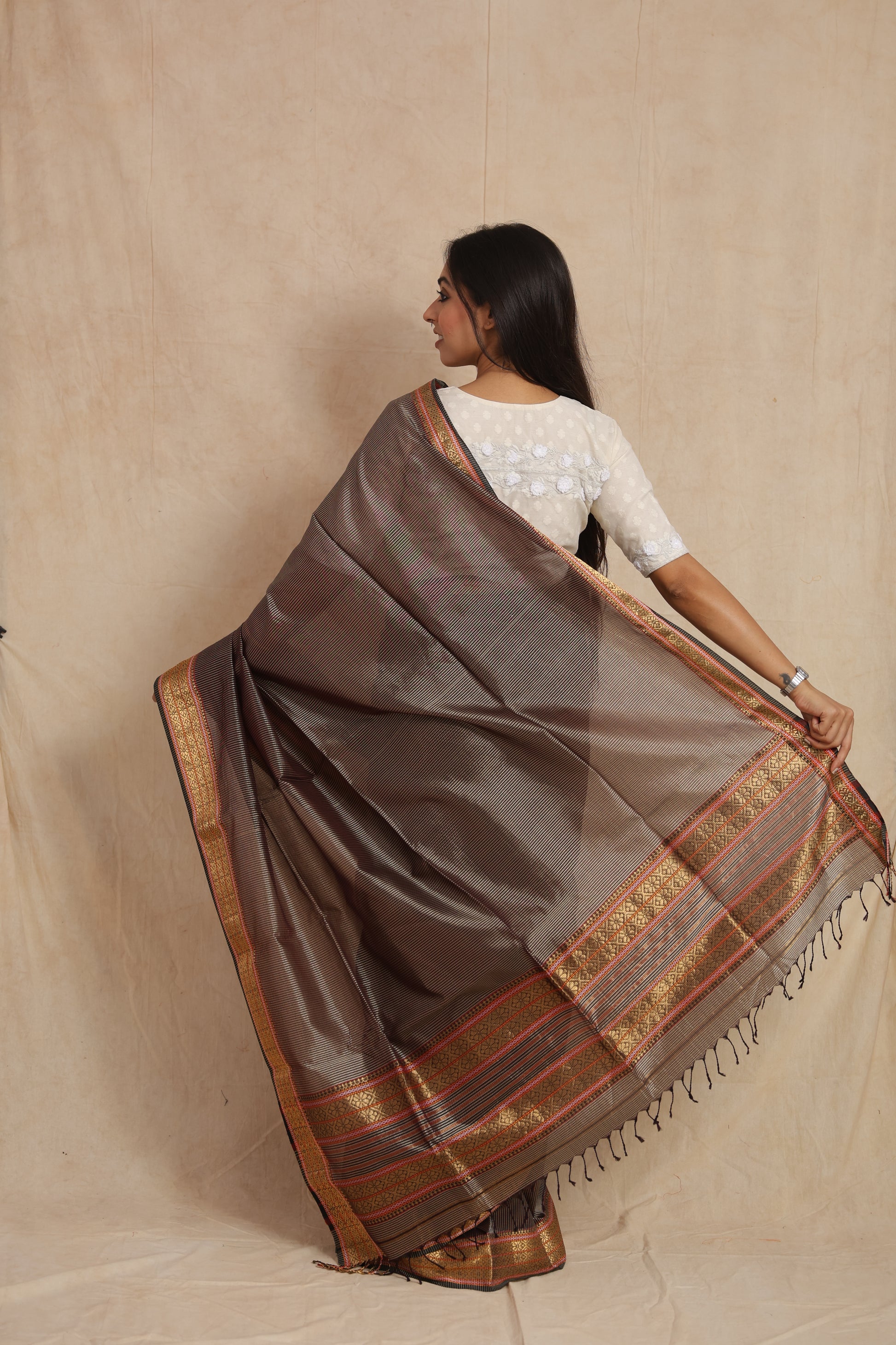 Back drape view of charcoal Maheshwari silk cotton saree