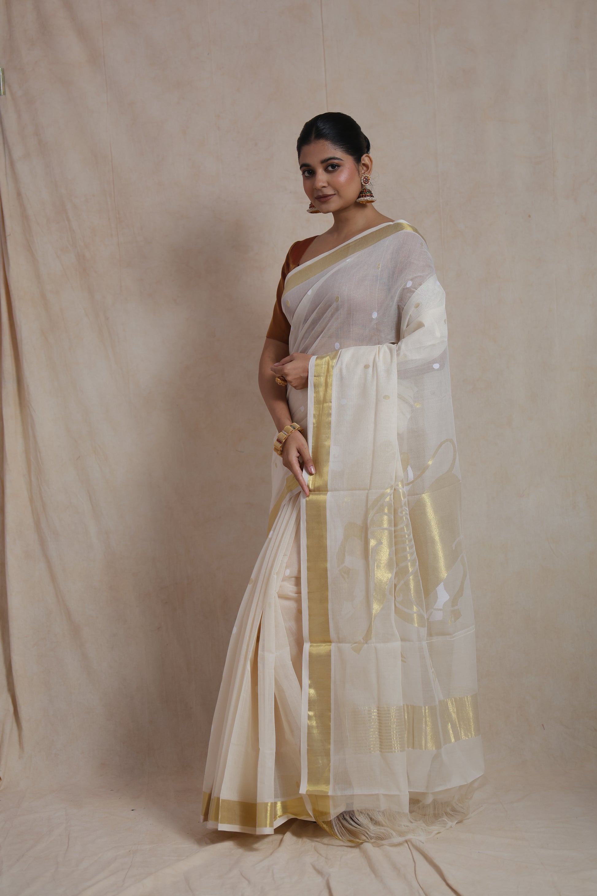 Side drape view of off white Kanchipuram cotton saree