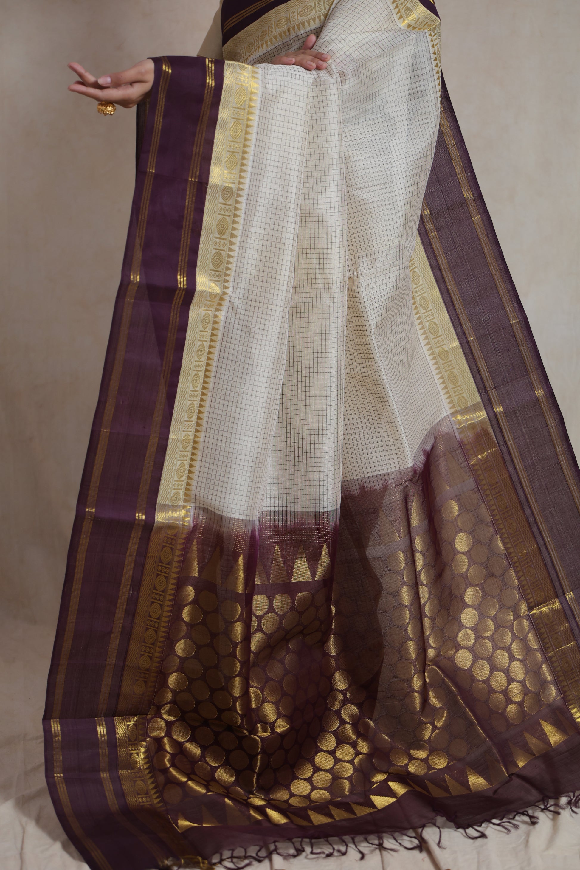 Detailed pallu view of off white Kanchipuram Sico saree with geometric zari motifs