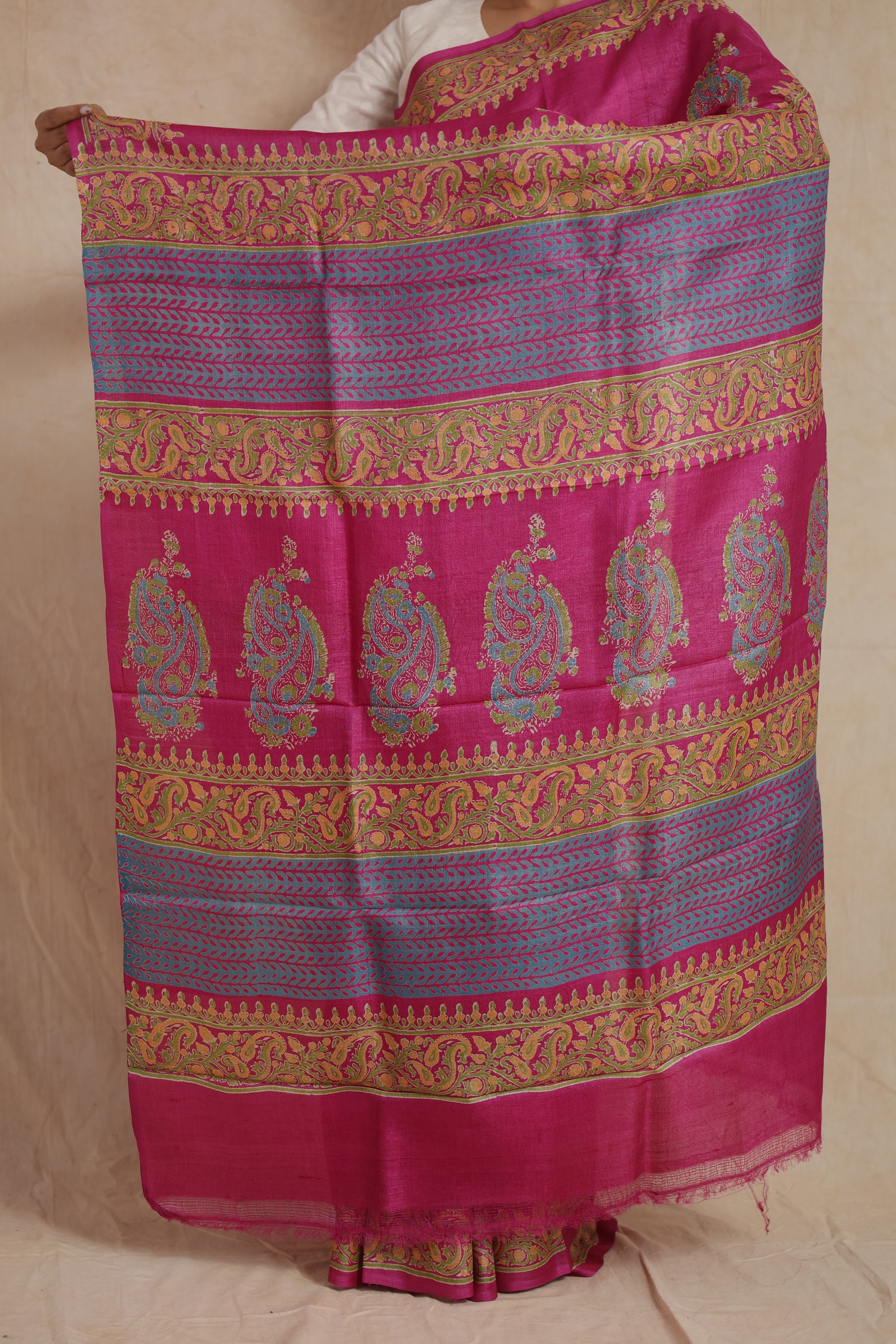 Detailed ornamental border and pallu design of rani pink Tussar print saree