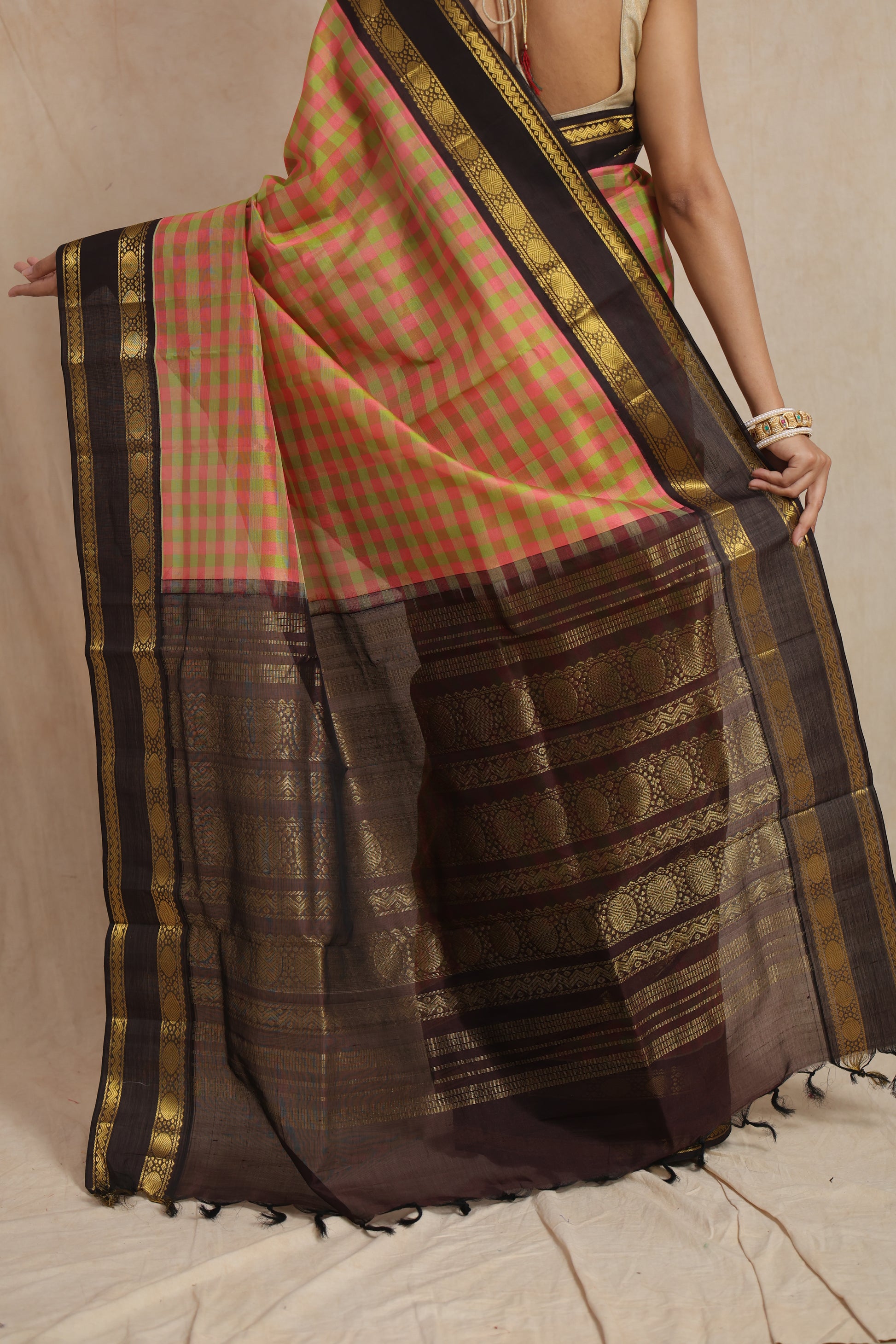 Detailed pallu view of pastel pink and olive checked Kanchipuram Sico saree with black zari border