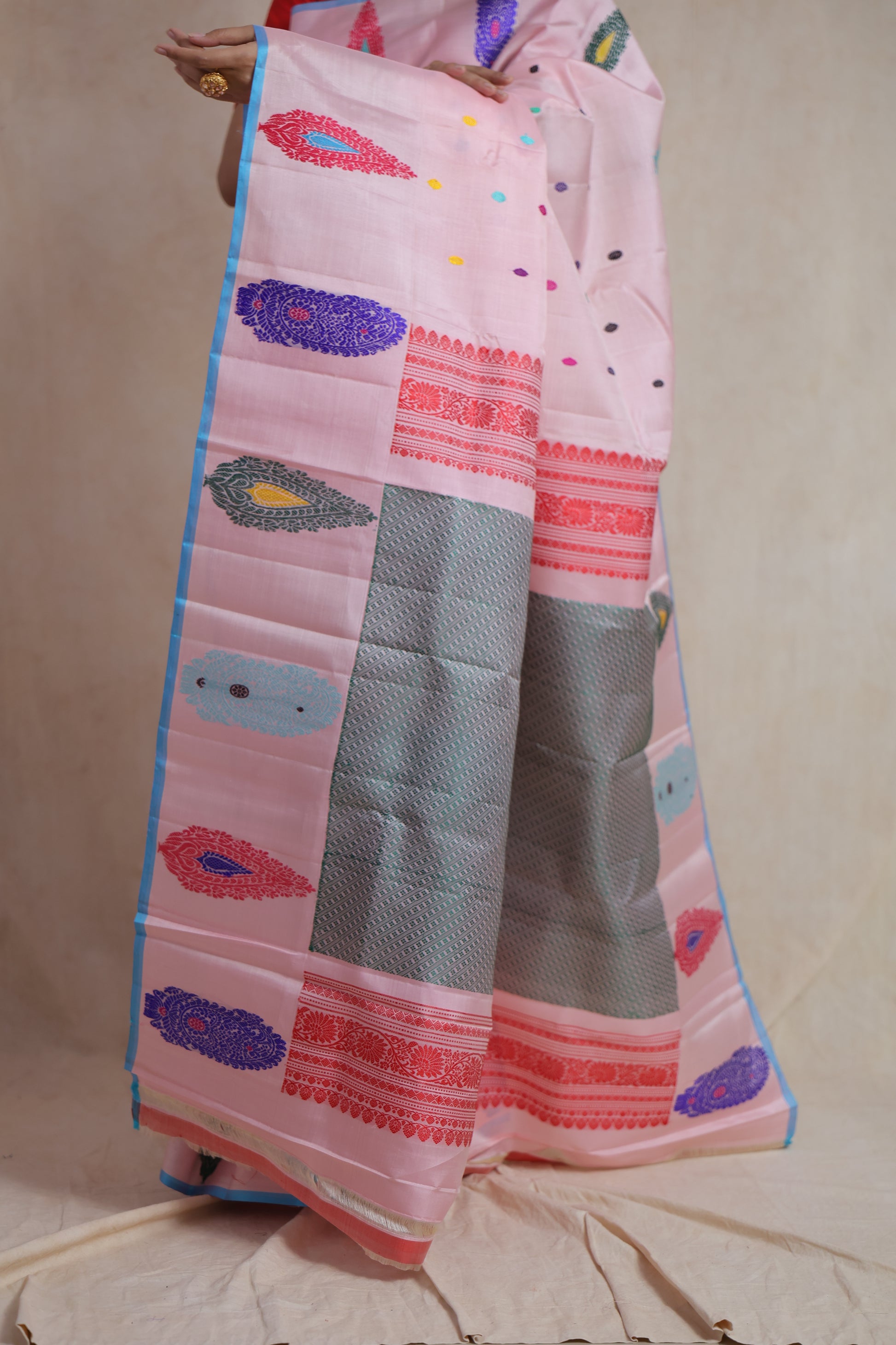 Body detailing of pastel pink Gadwal silk saree with dotted motifs