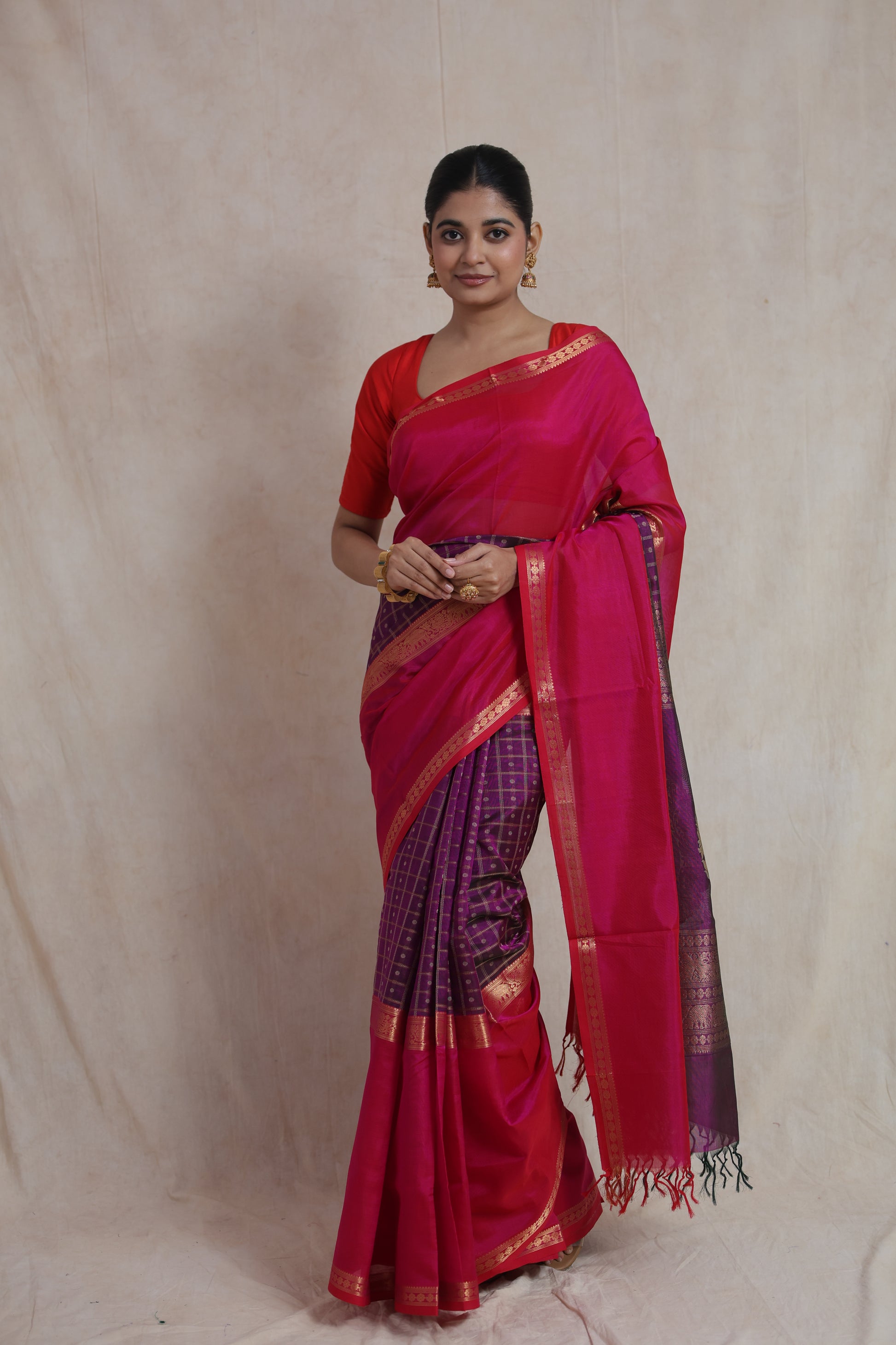 Front drape view of rani pink Kanchipuram handloom Sico saree