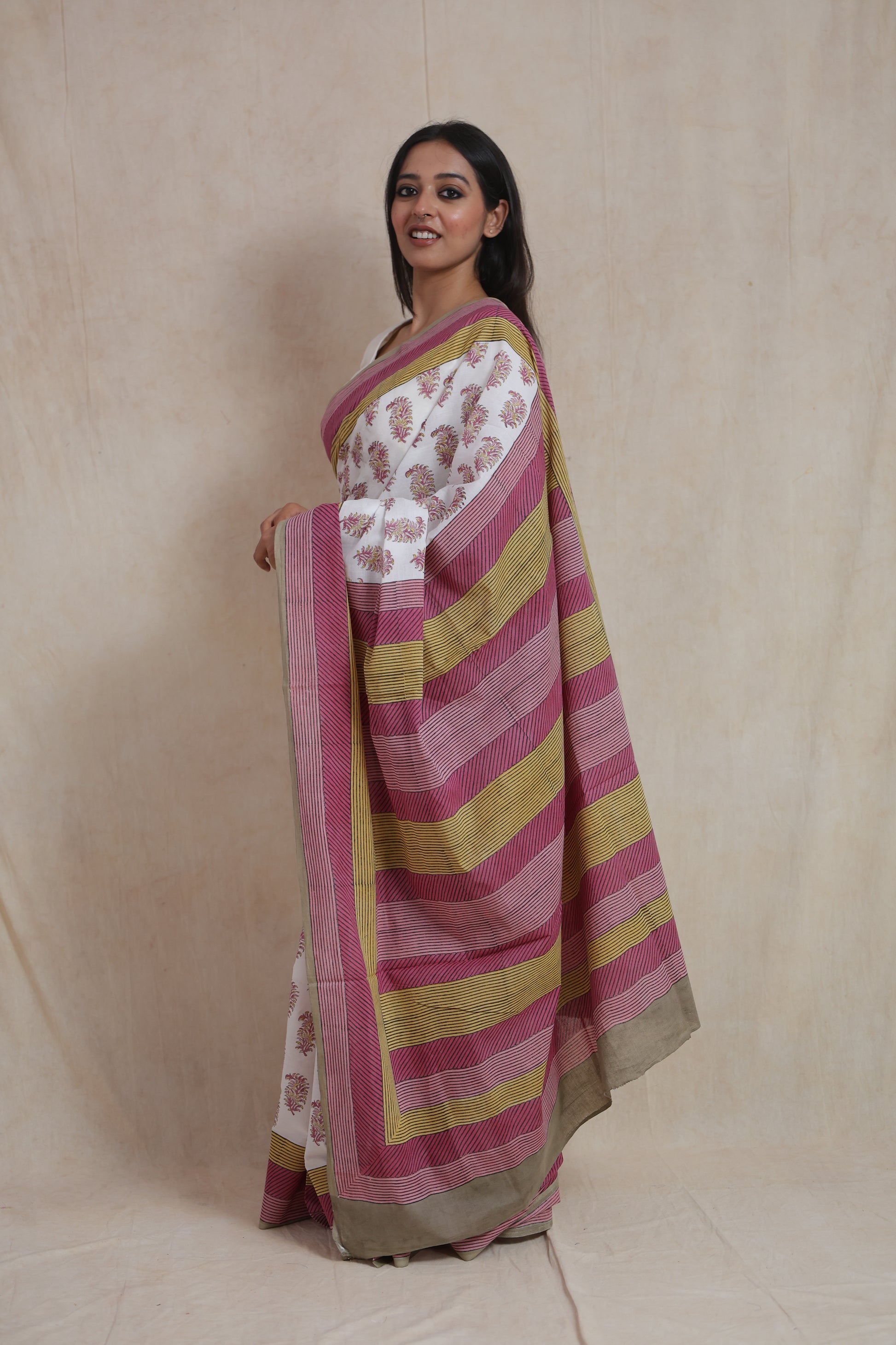 Side view of Sanghnaree cotton saree with pink striped pallu and floral print