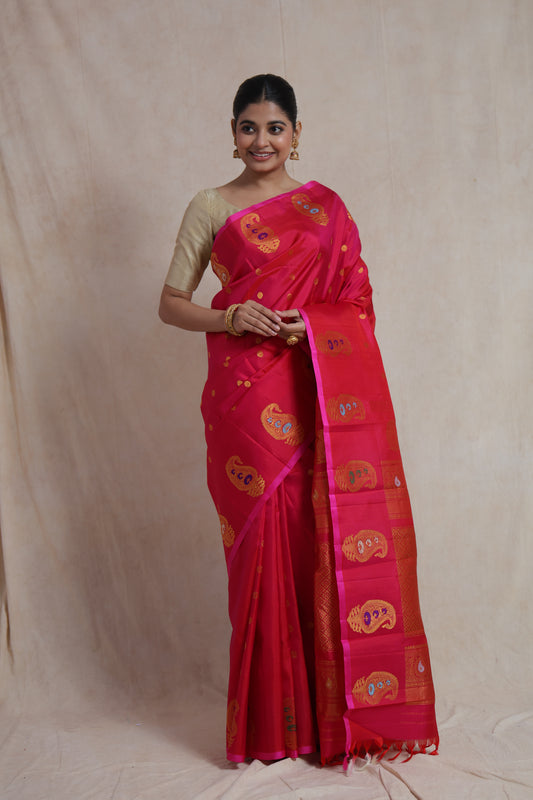 Full front view of elegant rani pink Gadwal silk saree