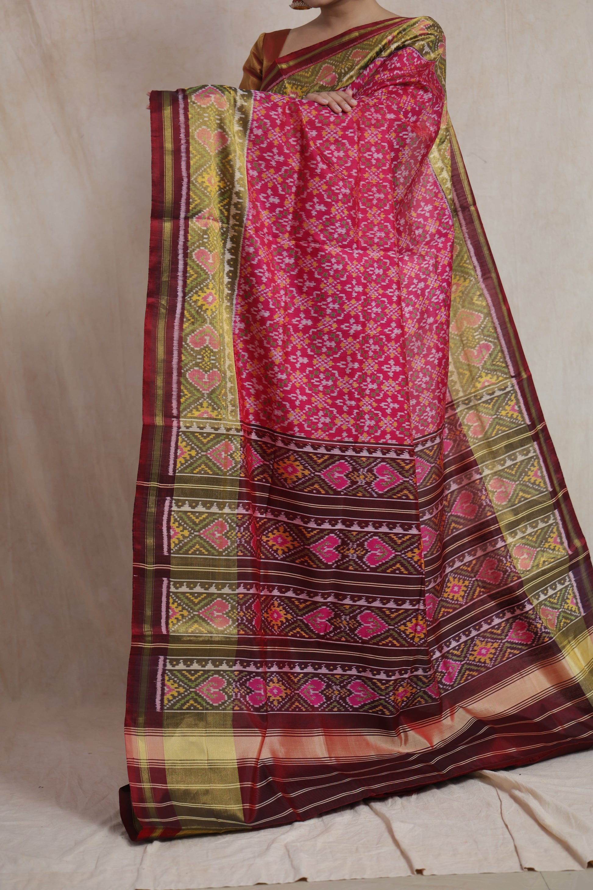 Full pallu view of rani pink Patola silk saree with woven border