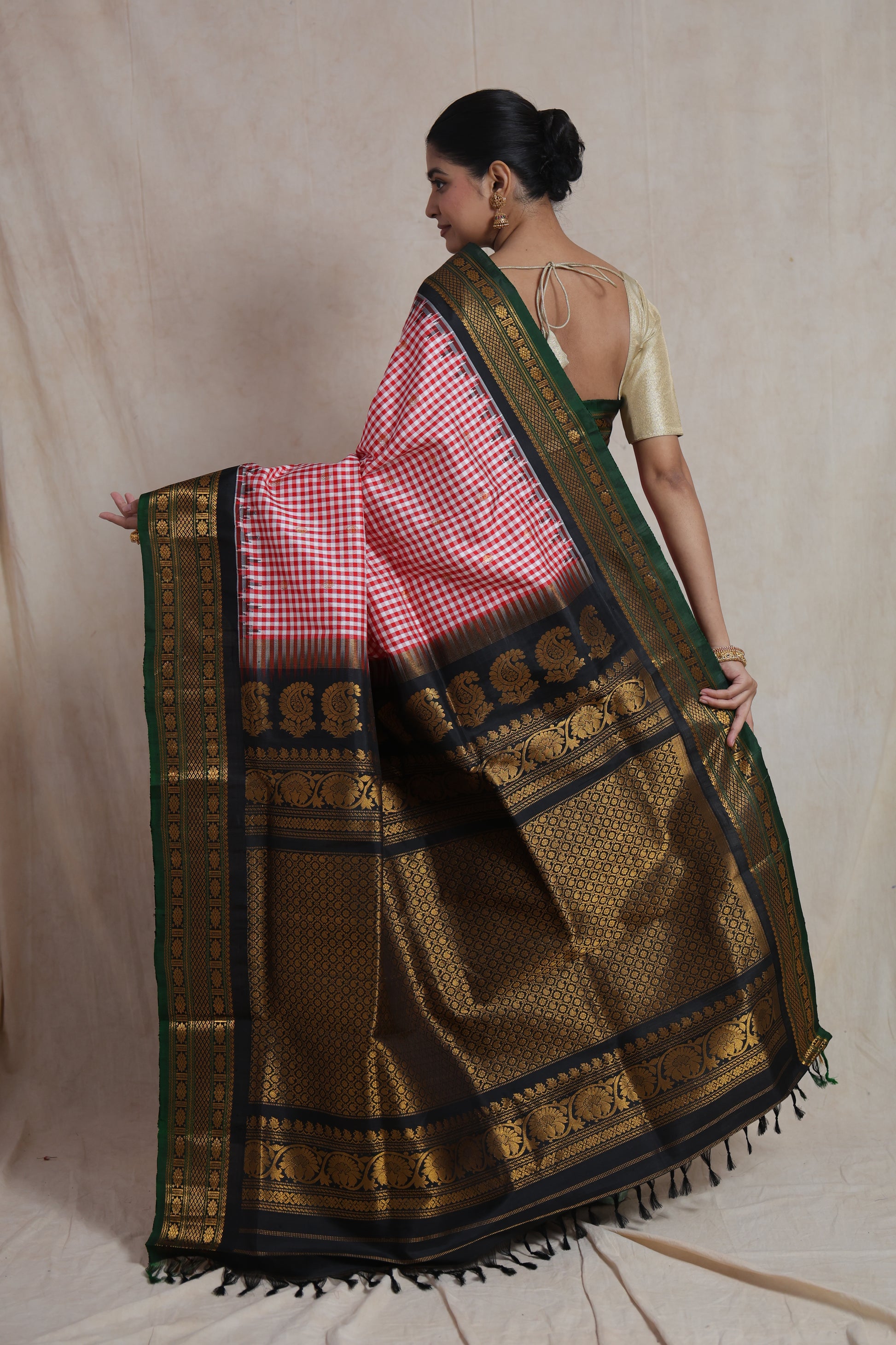 Back pallu display of Gadwal Silk saree with intricate black and gold zari weaving