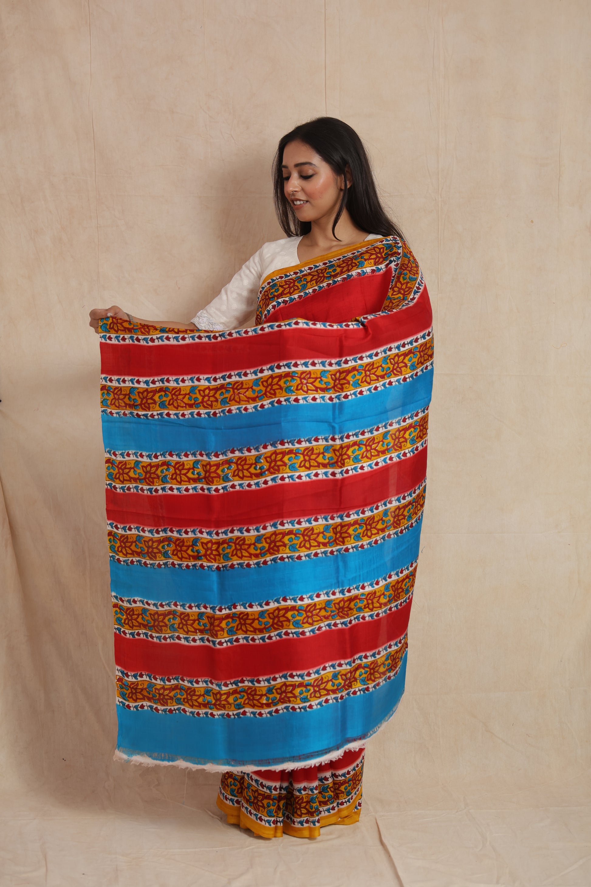 Pattern detail of red Garad silk saree pallu