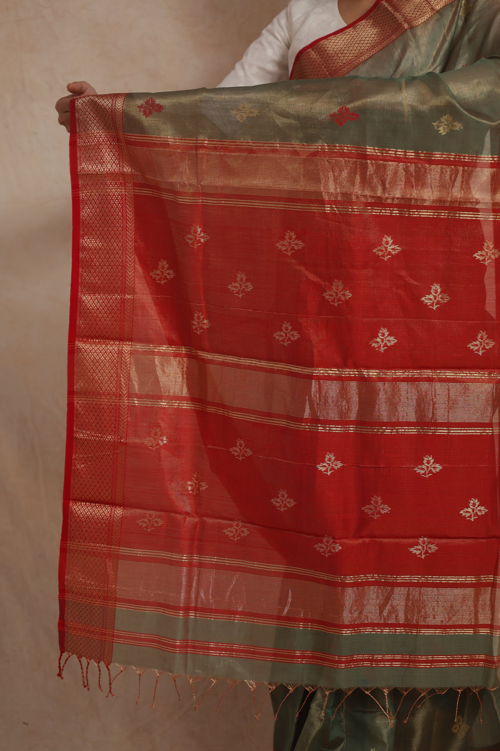 Detailed view of red contrast pallu with woven zari motifs on Maheshwari silk cotton saree